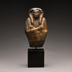 Shabti égyptien fragmentaire en serpentine destiné à Pétaménopé, 25e dynastie