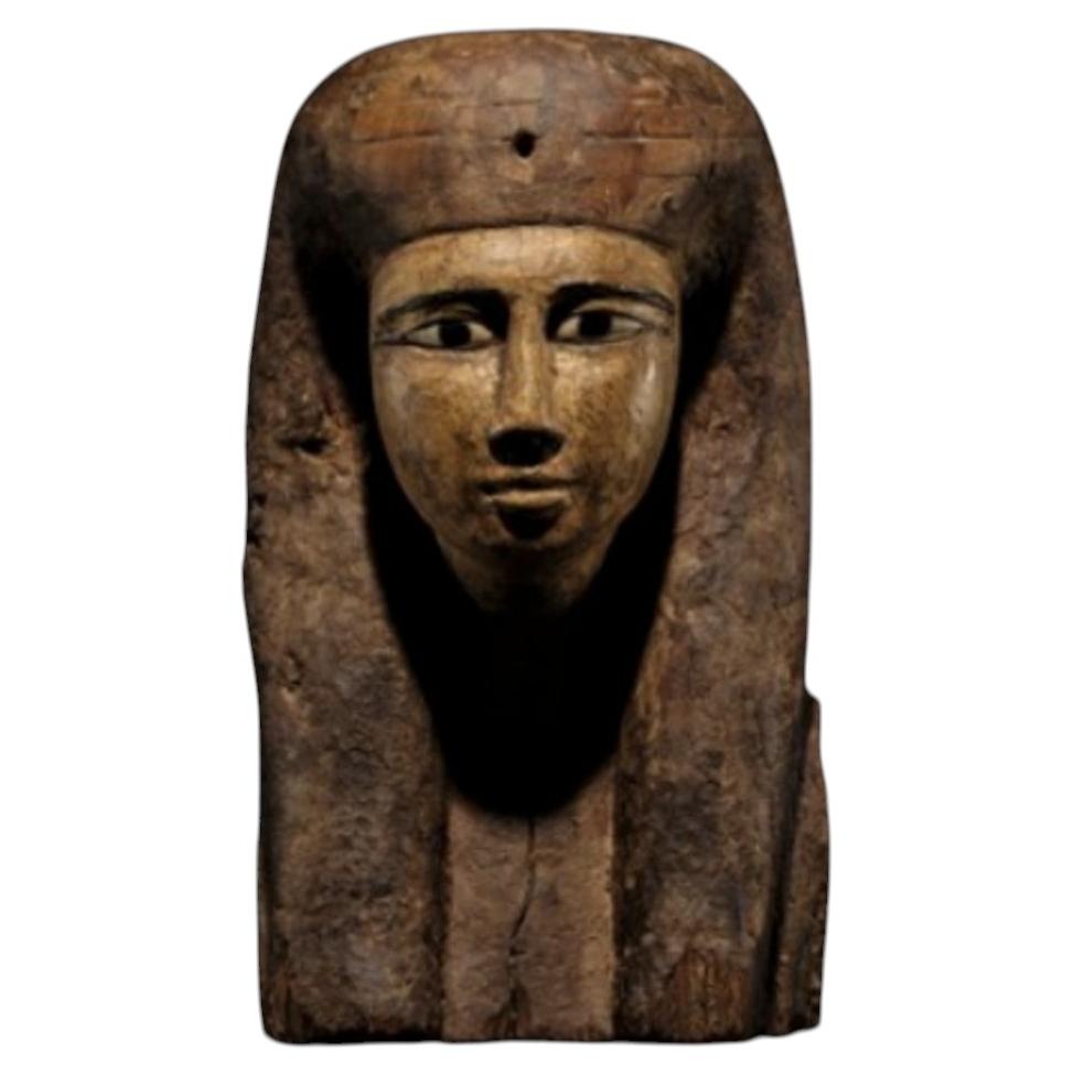 Busto egipcio de madera dorada de la diosa Isis Período tardío, 664-332 a.C.