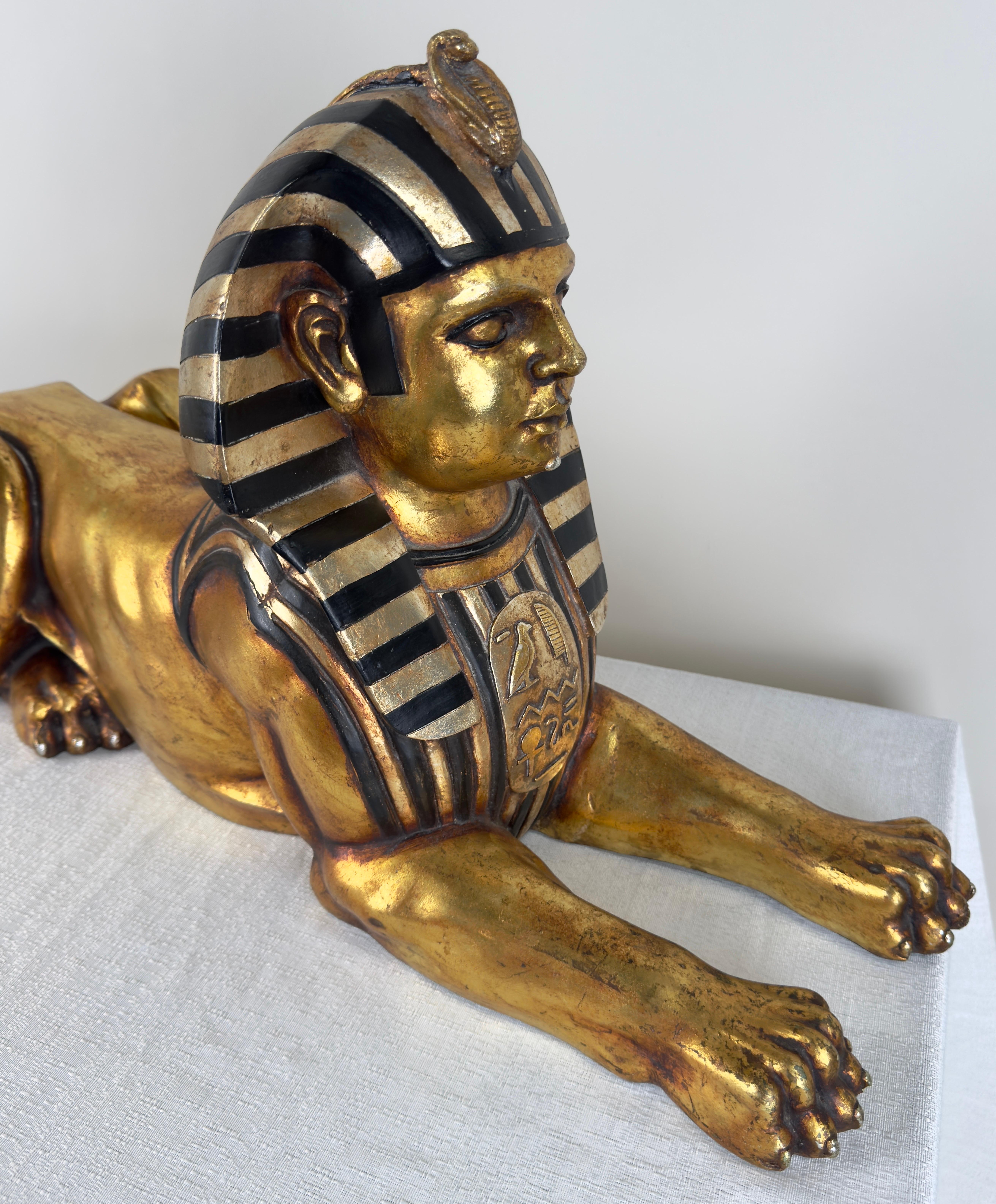 Estatua Esfinge Egipcia Pintada a Mano en Oro en venta 4