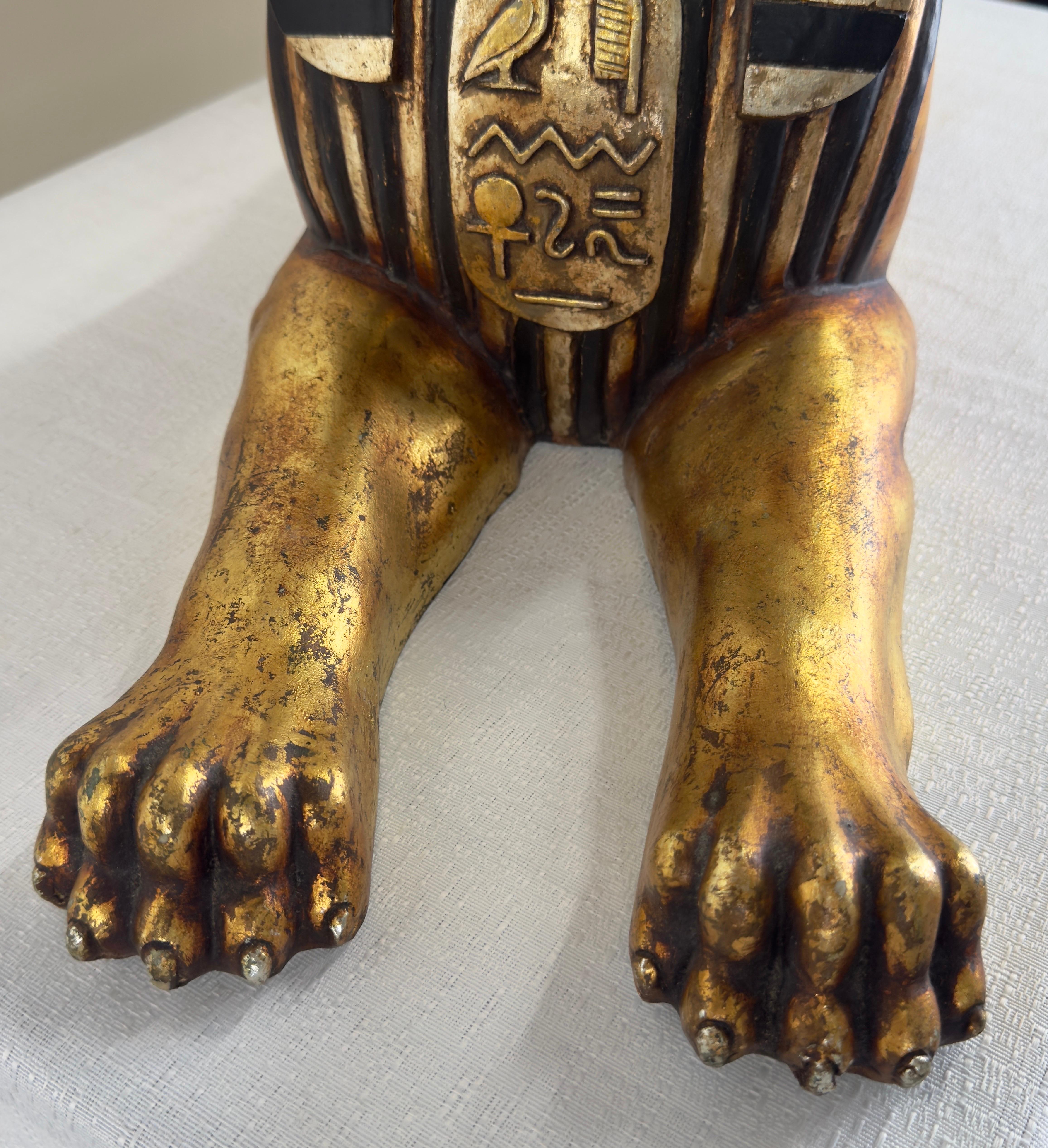 Estatua Esfinge Egipcia Pintada a Mano en Oro Madera dorada en venta