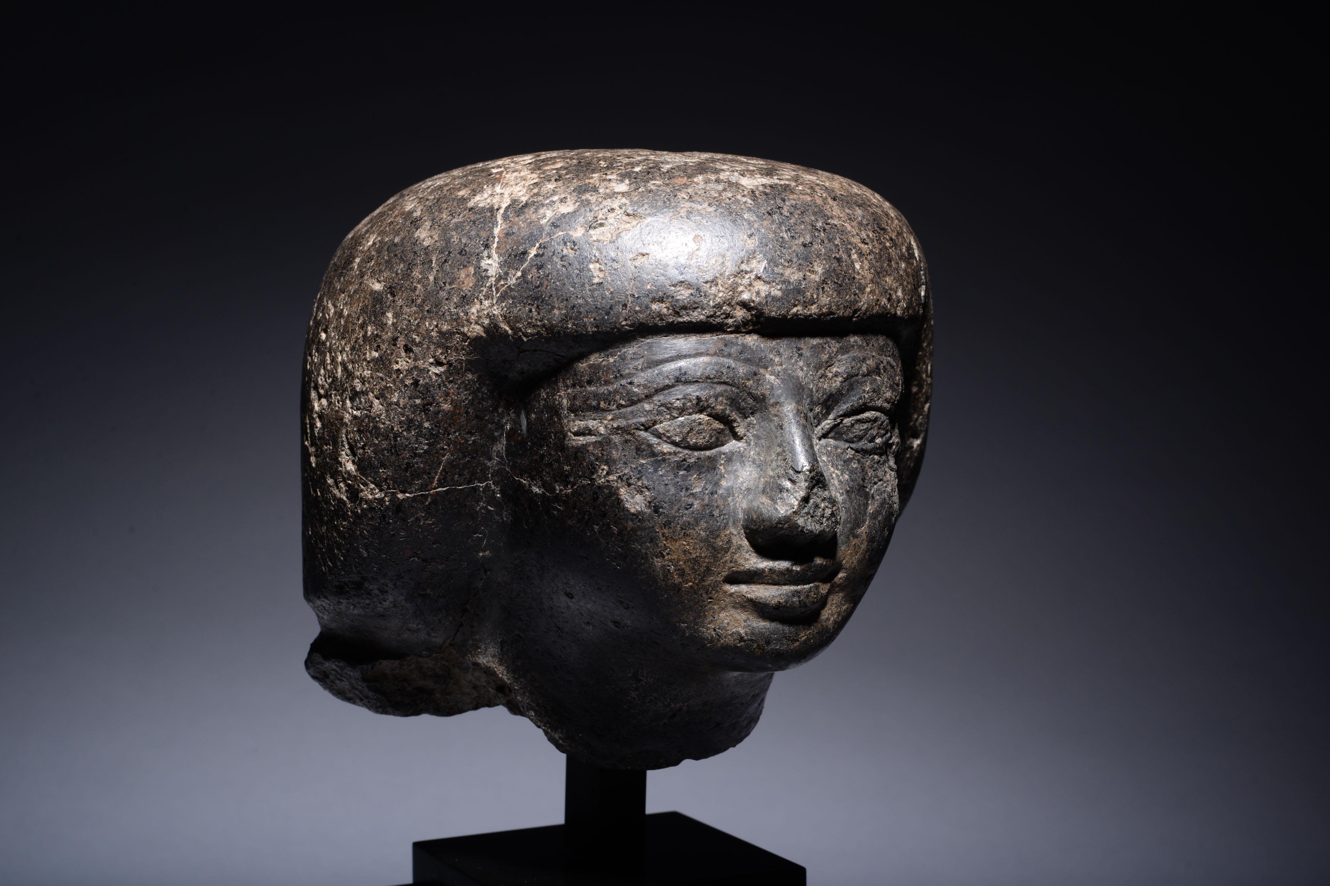 Ägyptisches Kopf eines Mannes im Zustand „Hervorragend“ im Angebot in London, GB