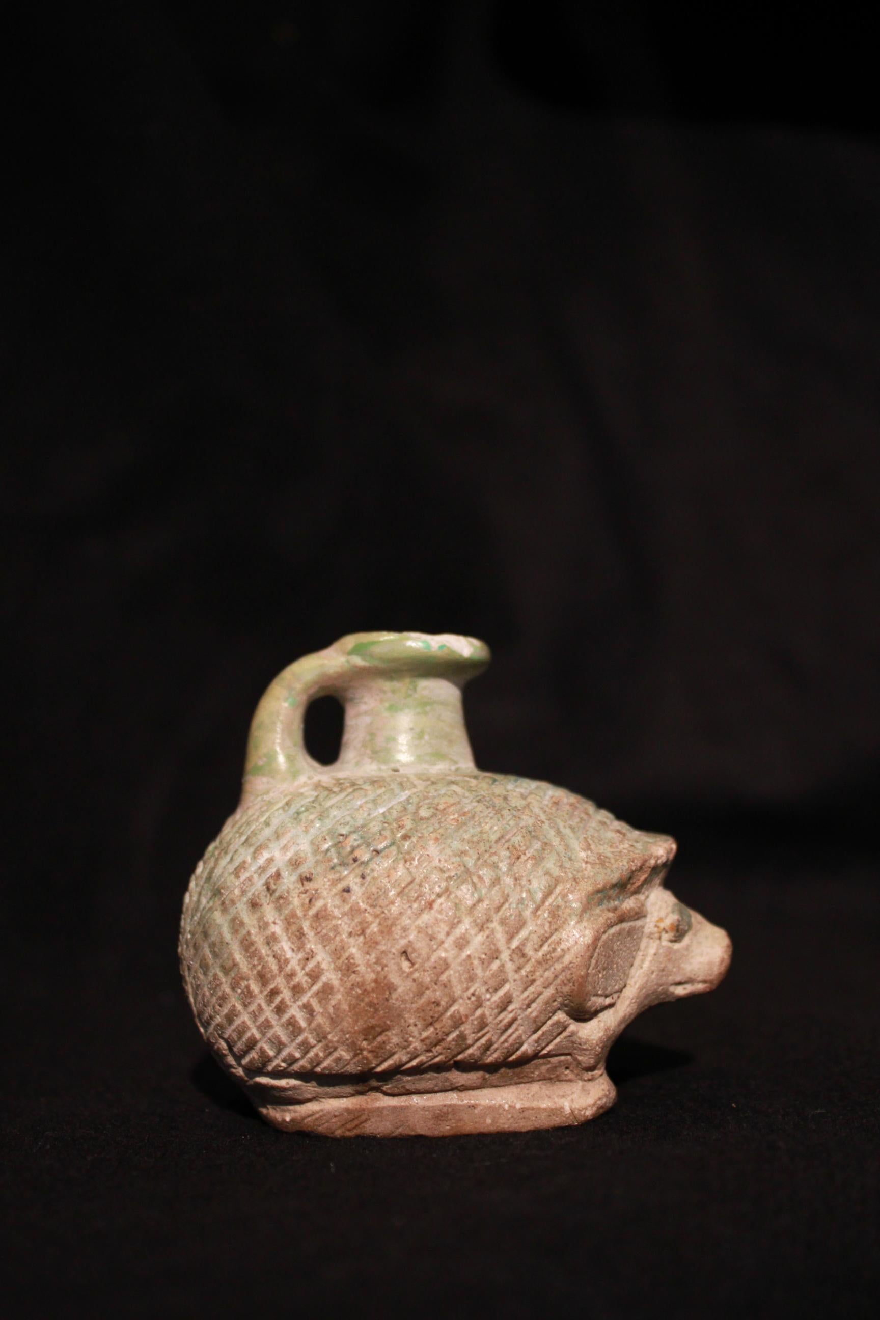 Egyptian Hedgehog Cosmetic Vase, Egypt or Rhodes, circa 664-252 BC In Good Condition For Sale In Paris, FR