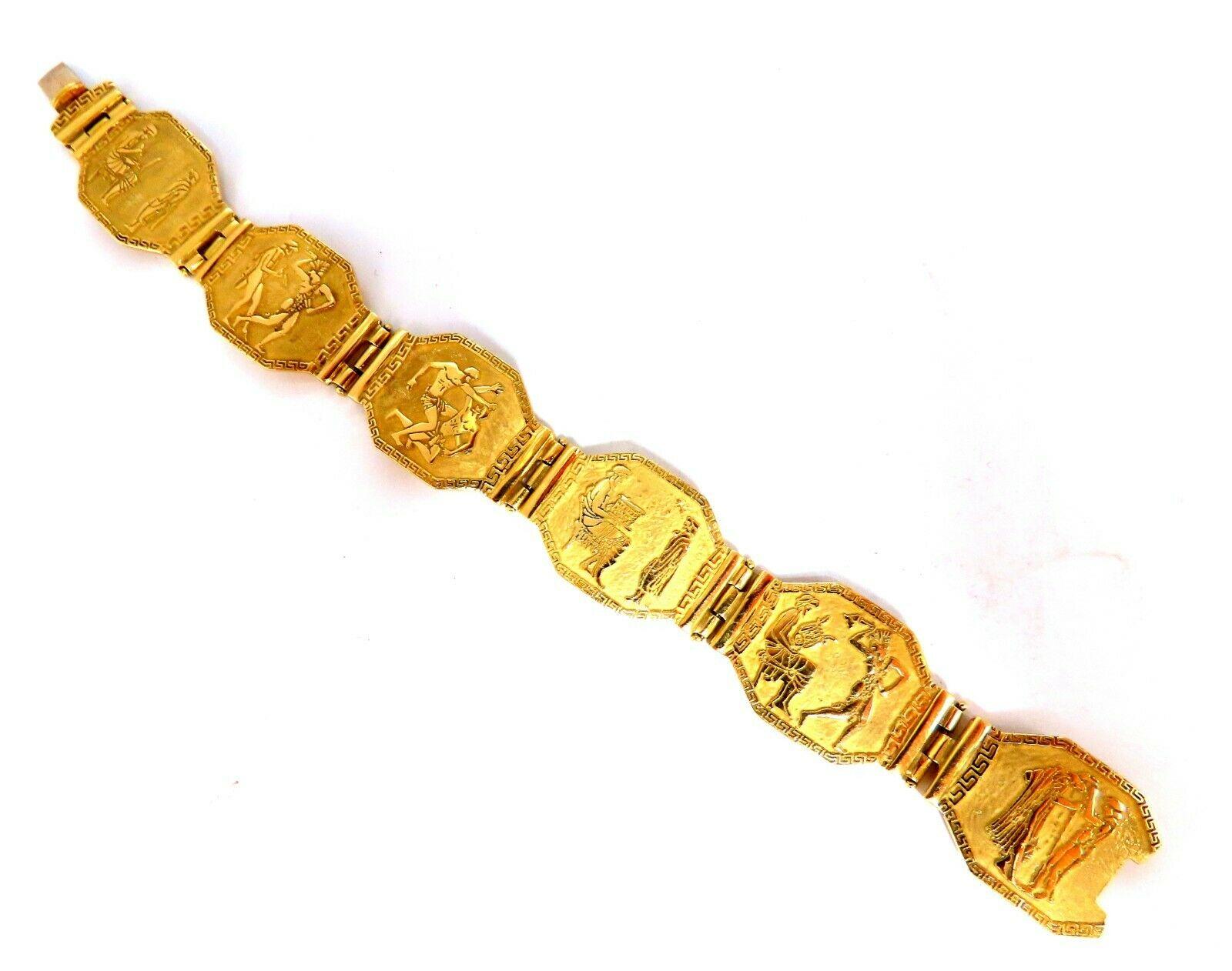 Bracelet manchette d'affirmation en or 18 carats avec hiéroglyphiques égyptiens en vente 2