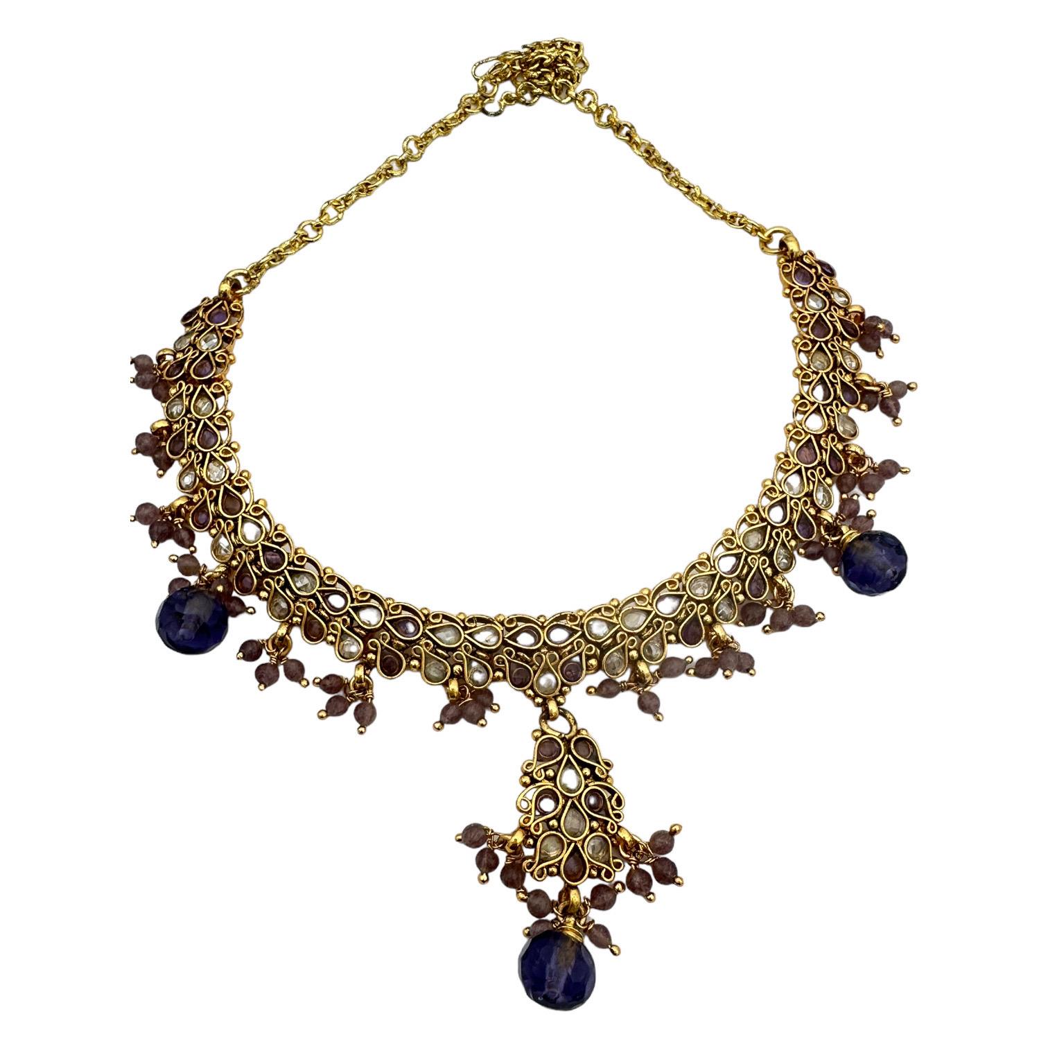 Add a touch of luxuriousness to your look with the Egyptian necklace. This ornate choker features an exquisite handmade design, delicately crafted using color to create a truly unique piece. Wear it day or night for a glamorous finish every time.

