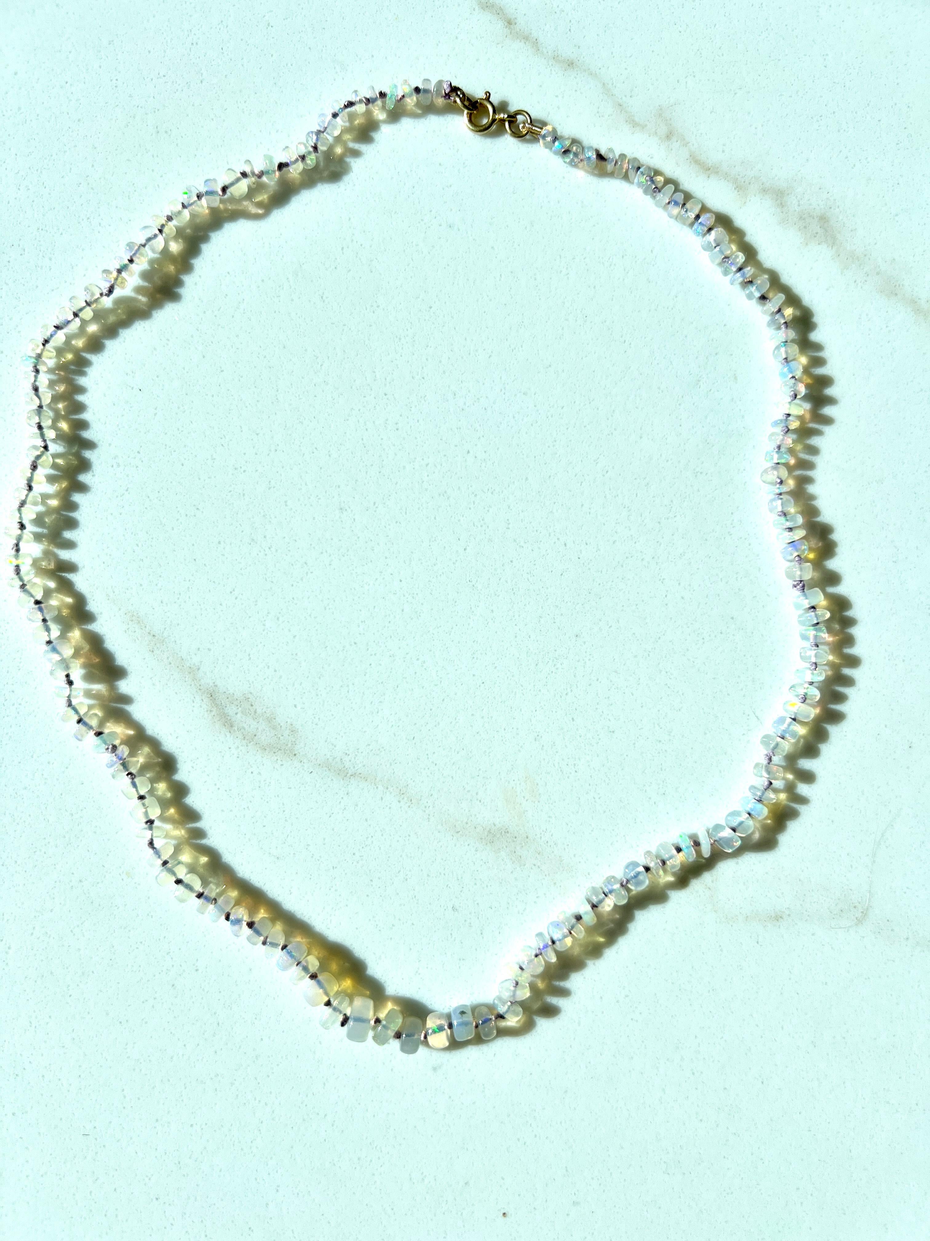 Collana girocollo in opale egiziano in vendita 3