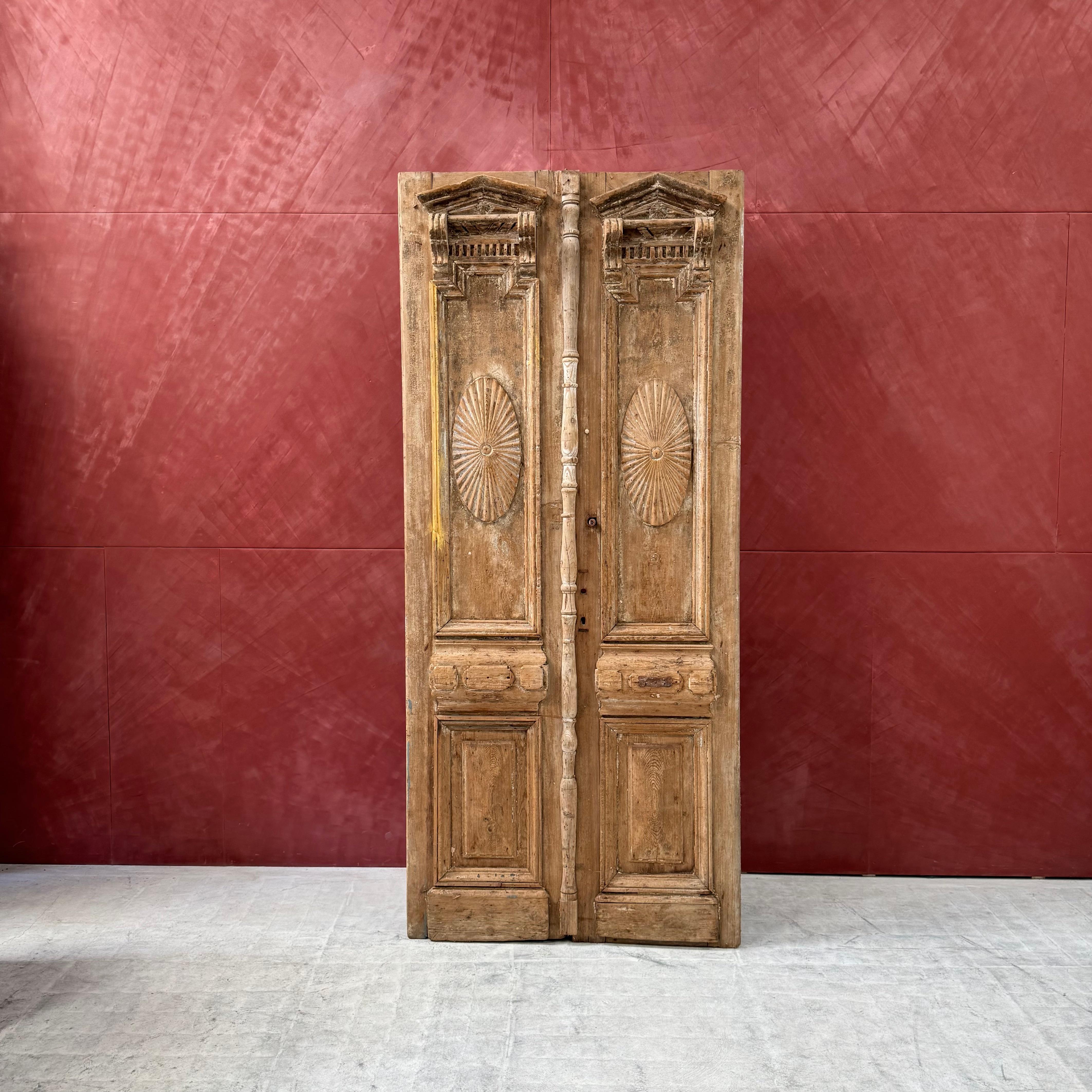 Puertas de Pino Egipcio Tallado a mano en venta