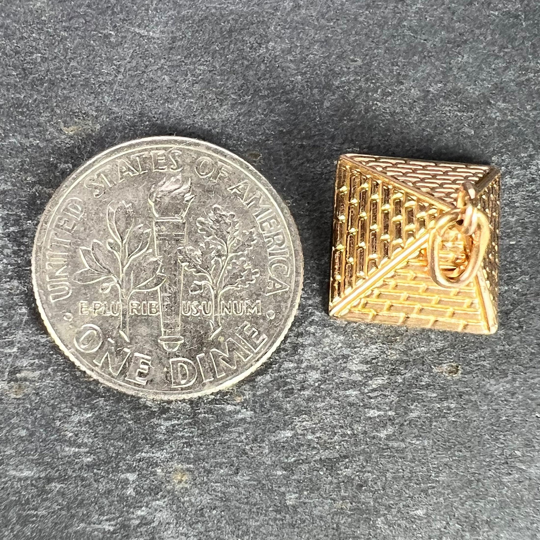 Ciondolo a forma di piramide egiziana in oro rosa 18K in vendita 5