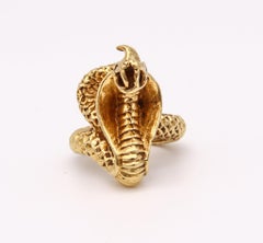 Egyptian Revival 1930 Art Deco Sculpted Cobra Ring 18Kt Yellow Gold with Rubies