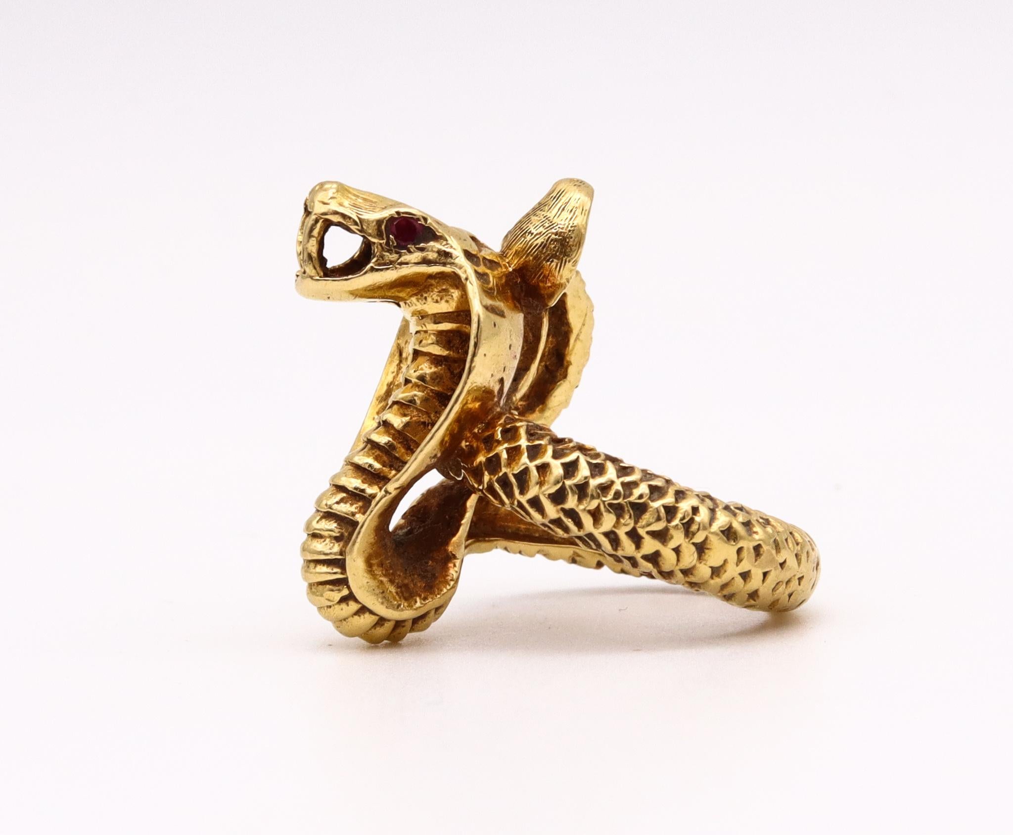 Brilliant Cut Egyptian Revival 1930 Art Deco Sculpted Cobra Ring 18Kt Yellow Gold with Rubies