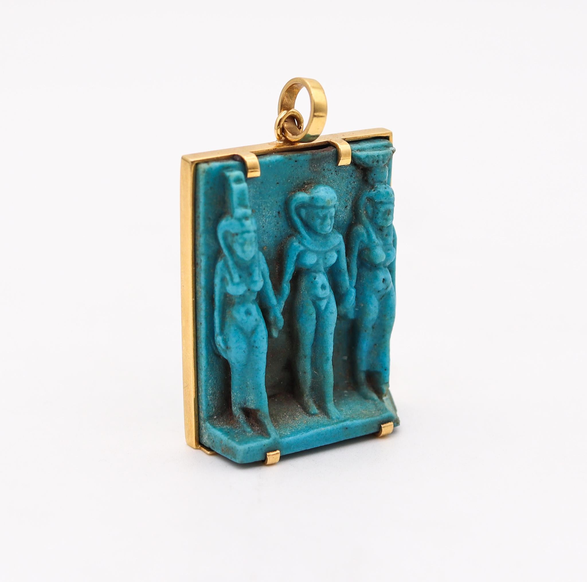 Egyptian Revival 664 BC Blue Faience Triad of Gods Pendant in 18kt Yellow Gold In Good Condition In Miami, FL
