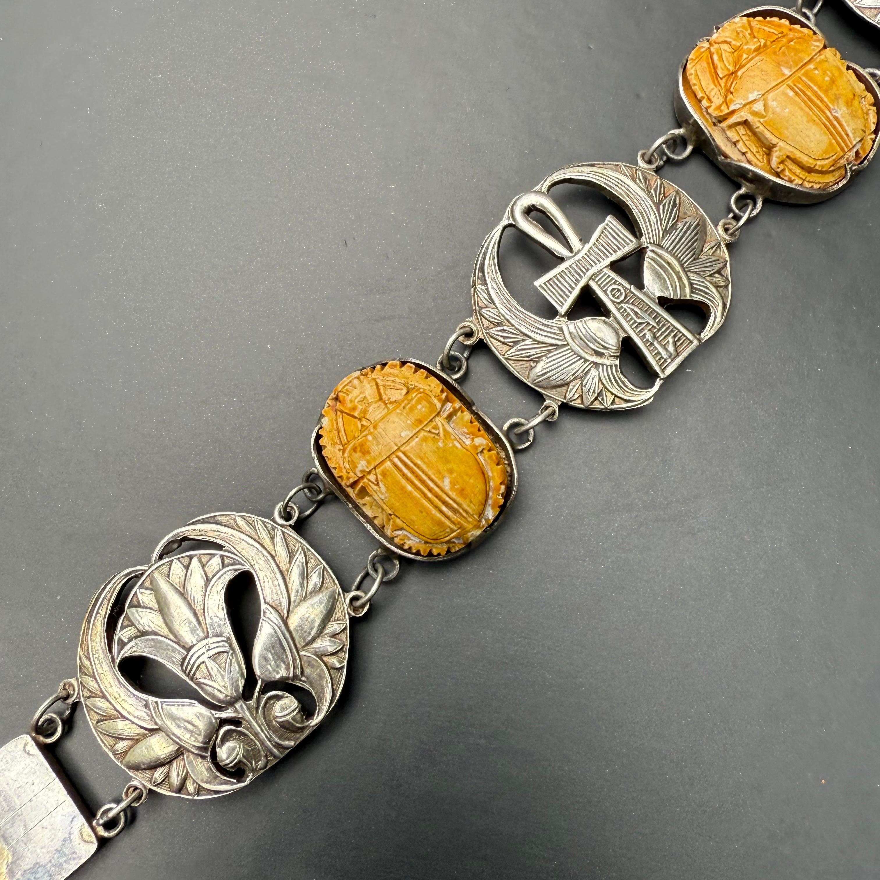 Ägyptisches Revive Armband Skarabäus Skarabäuskäfer  Lotus Antikes Art Deco Silber im Lotus-Stil im Zustand „Gut“ im Angebot in Monroe Township, NJ