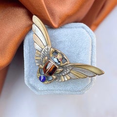 Antique Revival A.I.C C. Broche en émail ancien avec scarabée ailé