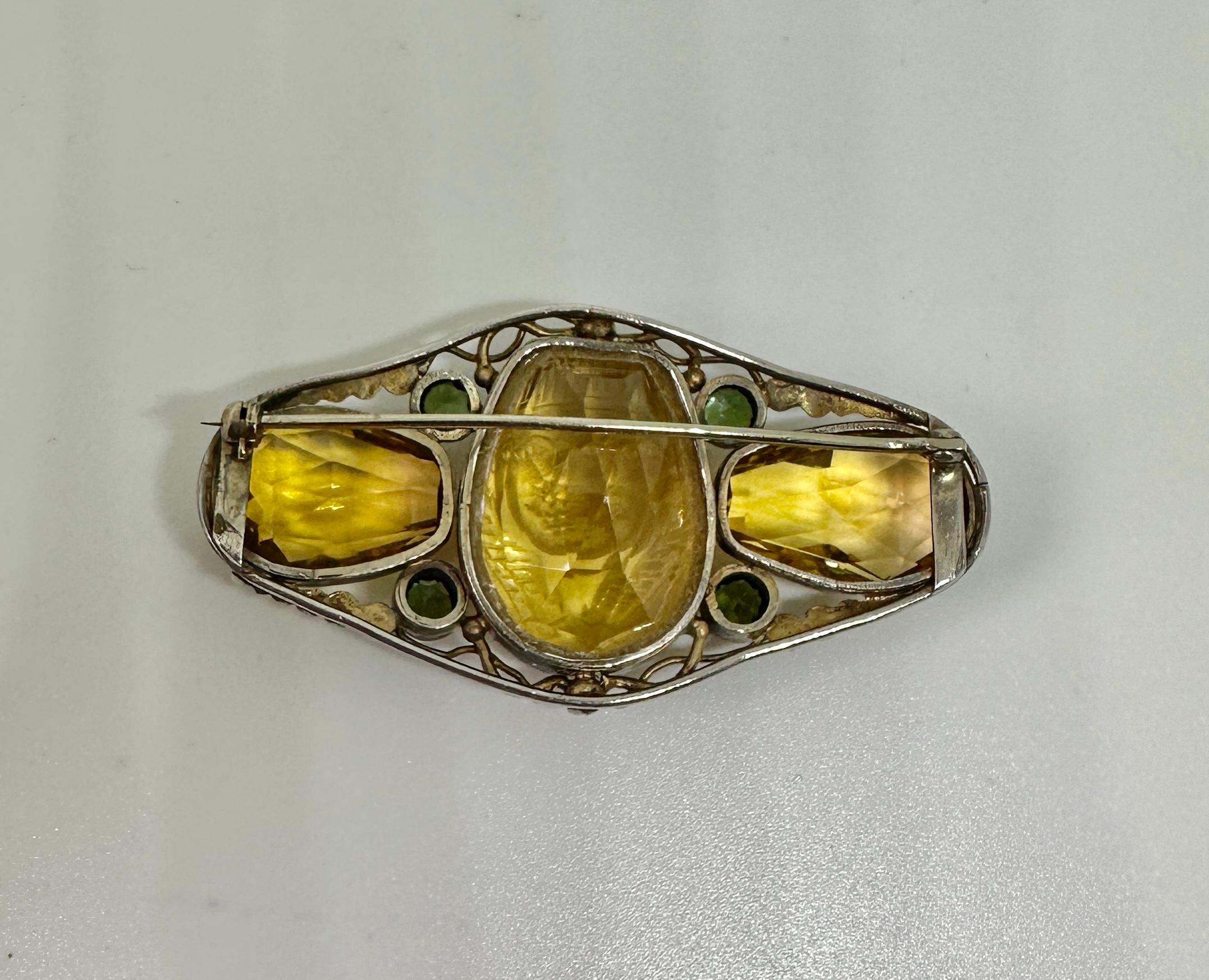 Neuägyptische geschnitzte Citrin Peridot Pharaonen Tut Brosche Pin Art Deco Ägyptisches Revival im Angebot 2