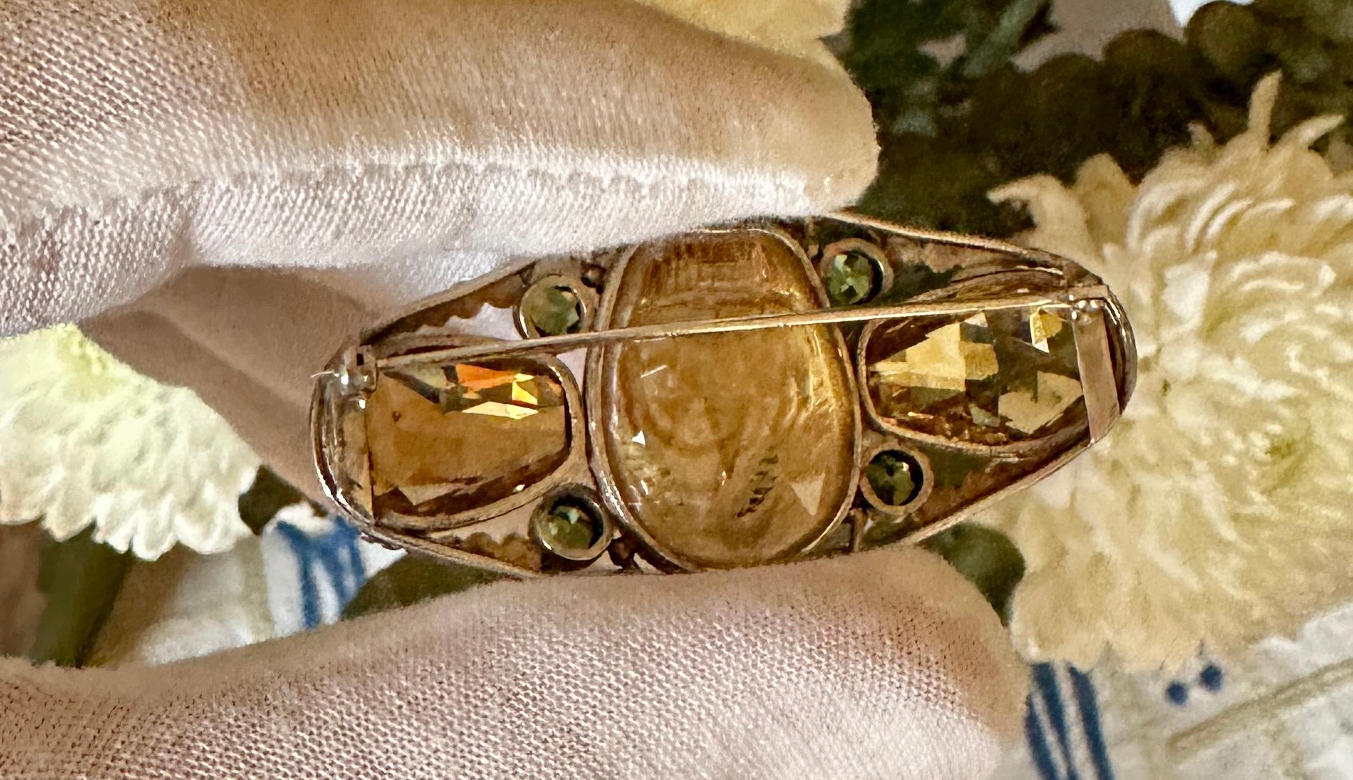 Neuägyptische geschnitzte Citrin Peridot Pharaonen Tut Brosche Pin Art Deco Ägyptisches Revival im Angebot 3