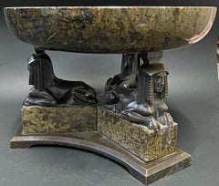 Centre de table néo-égyptien Art Déco, bol à pieds, bronze et pierre, France