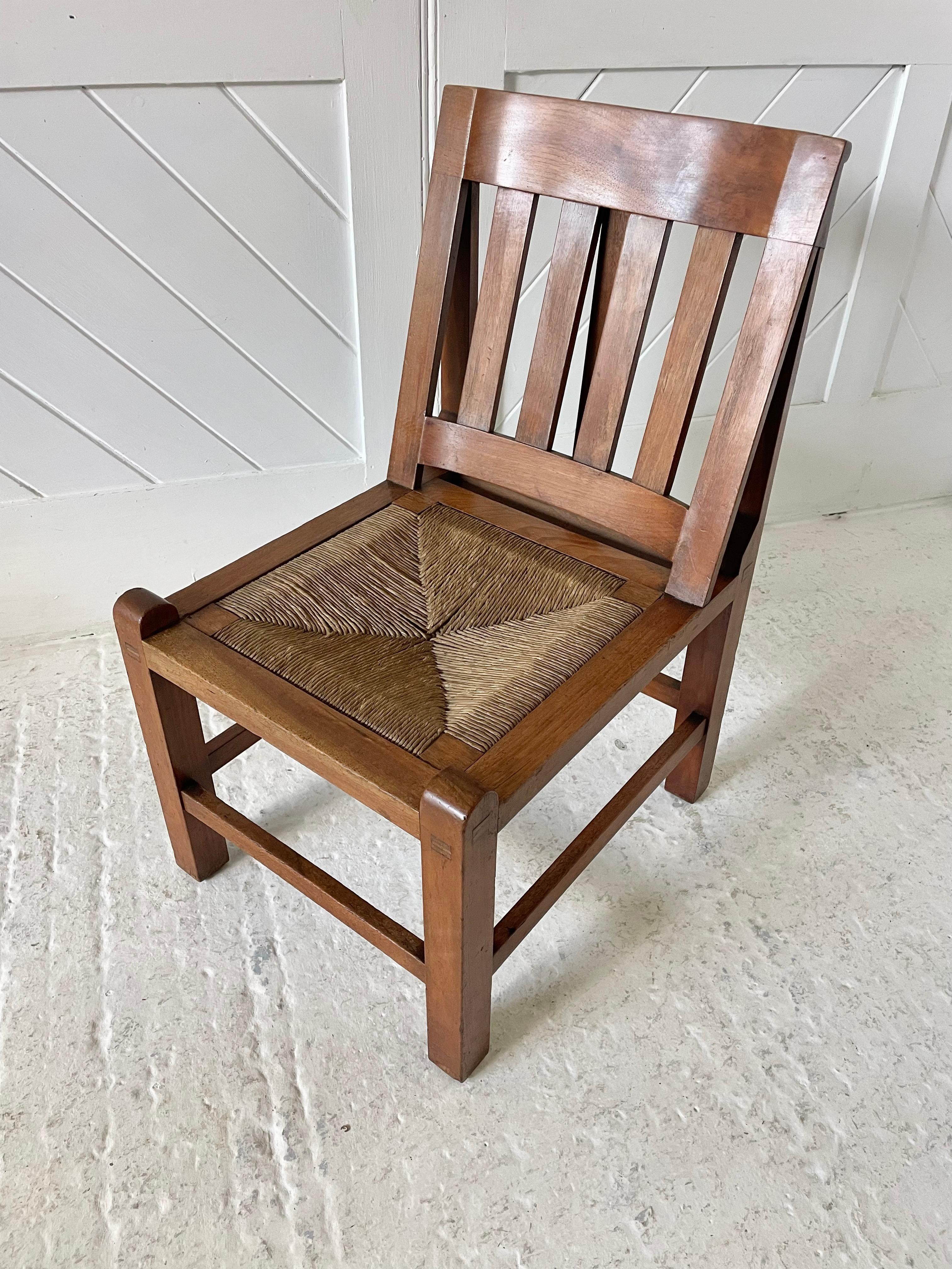 Néo-égyptien Chaise néo-égyptien attribuée à Liberty & Co en vente