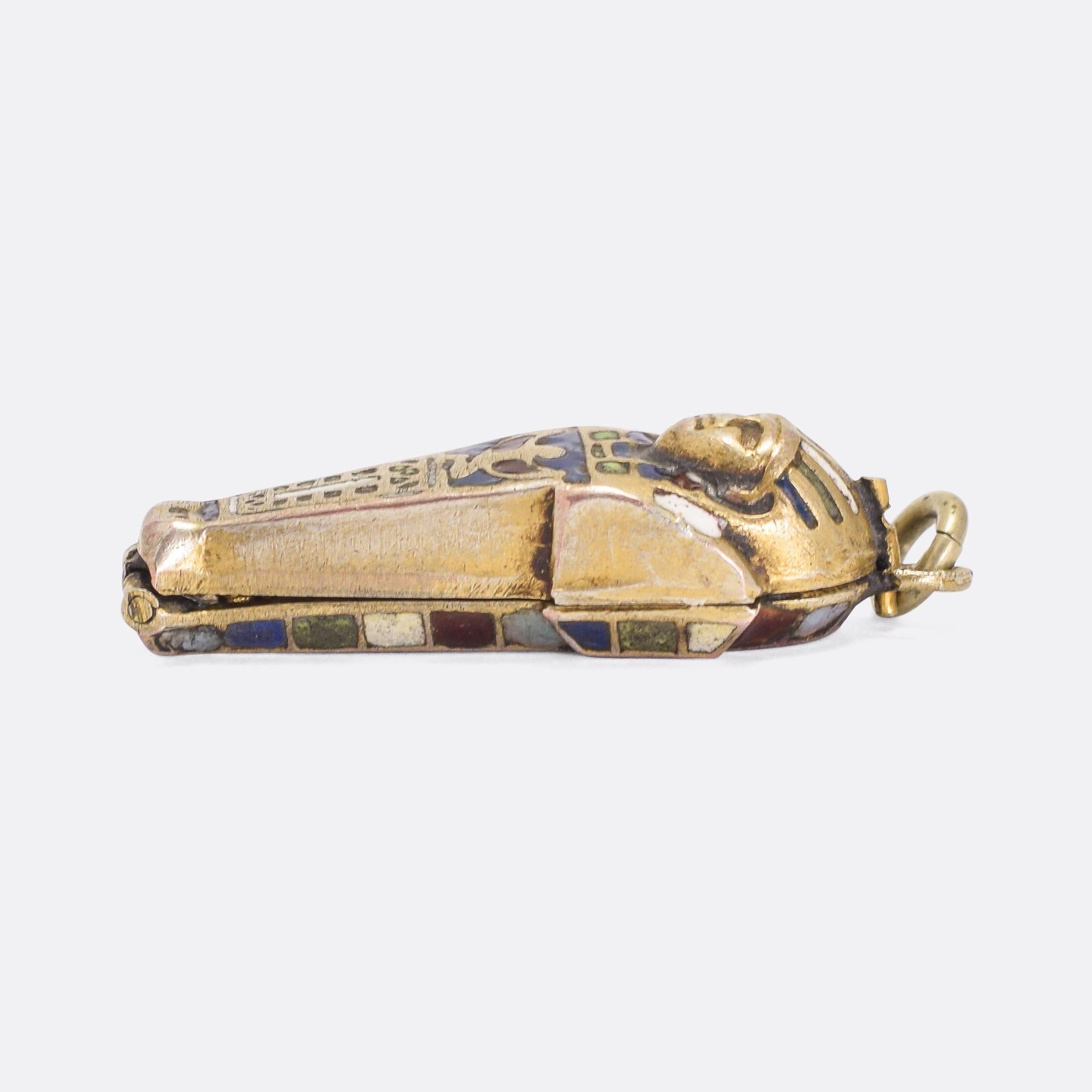 Egyptian Revival, circa 1920 Enamel Sarcophagus and Mummy Pendant In Good Condition In Sale, Cheshire
