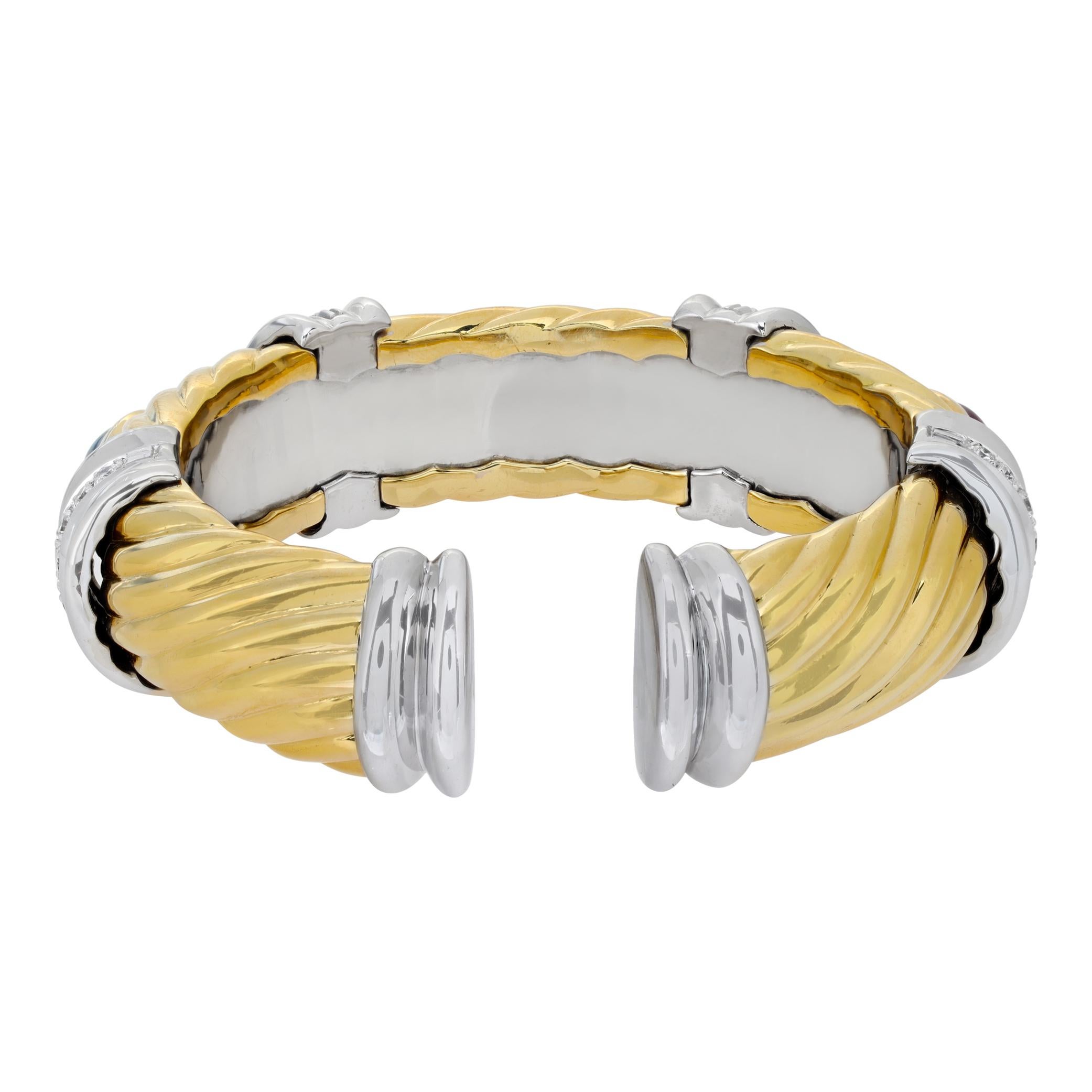 Renacimiento egipcio, brazalete puño con diamantes, esmeralda, rubí, zafiro Oro de 18 quilates en Excelente estado para la venta en Surfside, FL