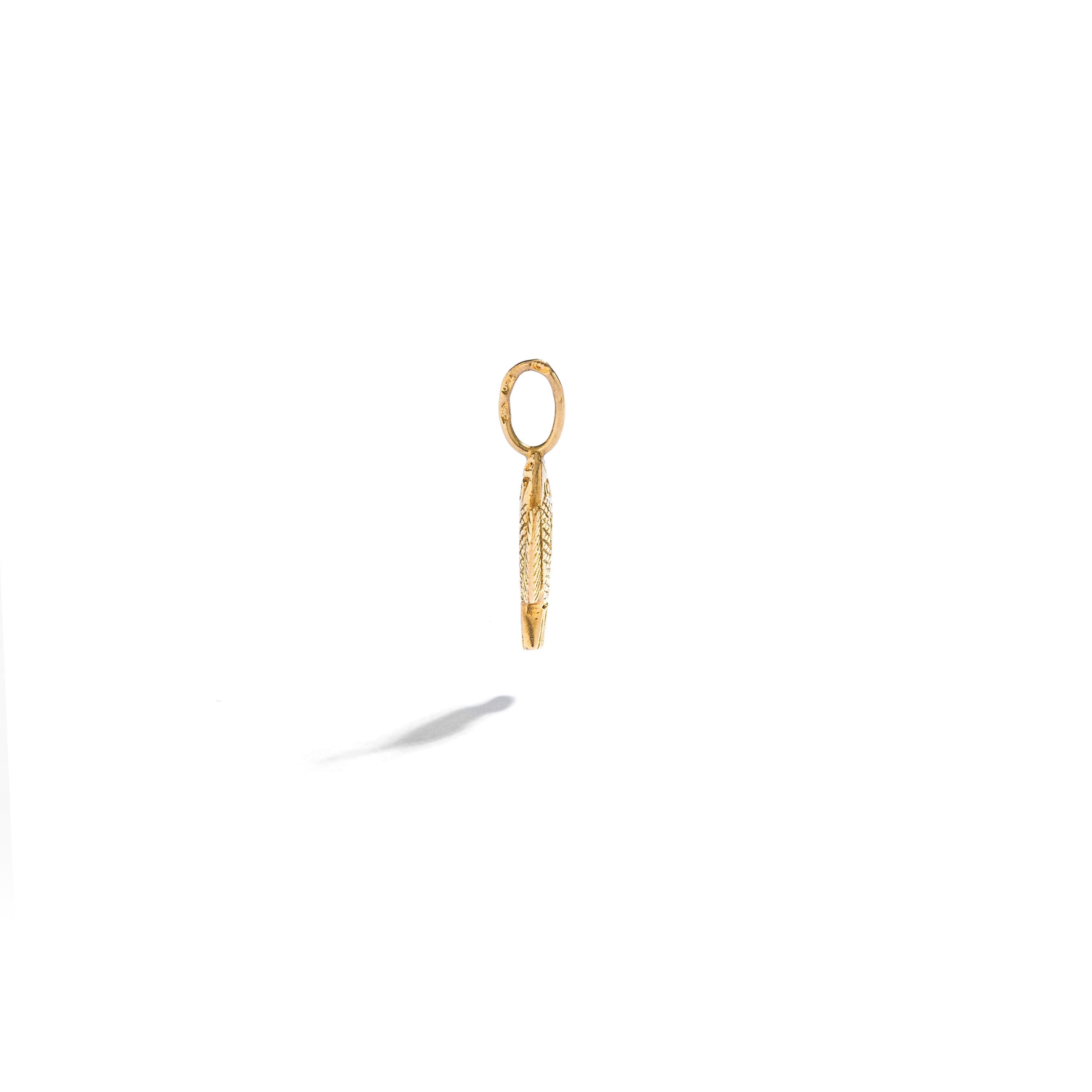 Egyptian Revival Fish Yellow Gold 18 Karat Charm In Good Condition For Sale In Geneva, CH