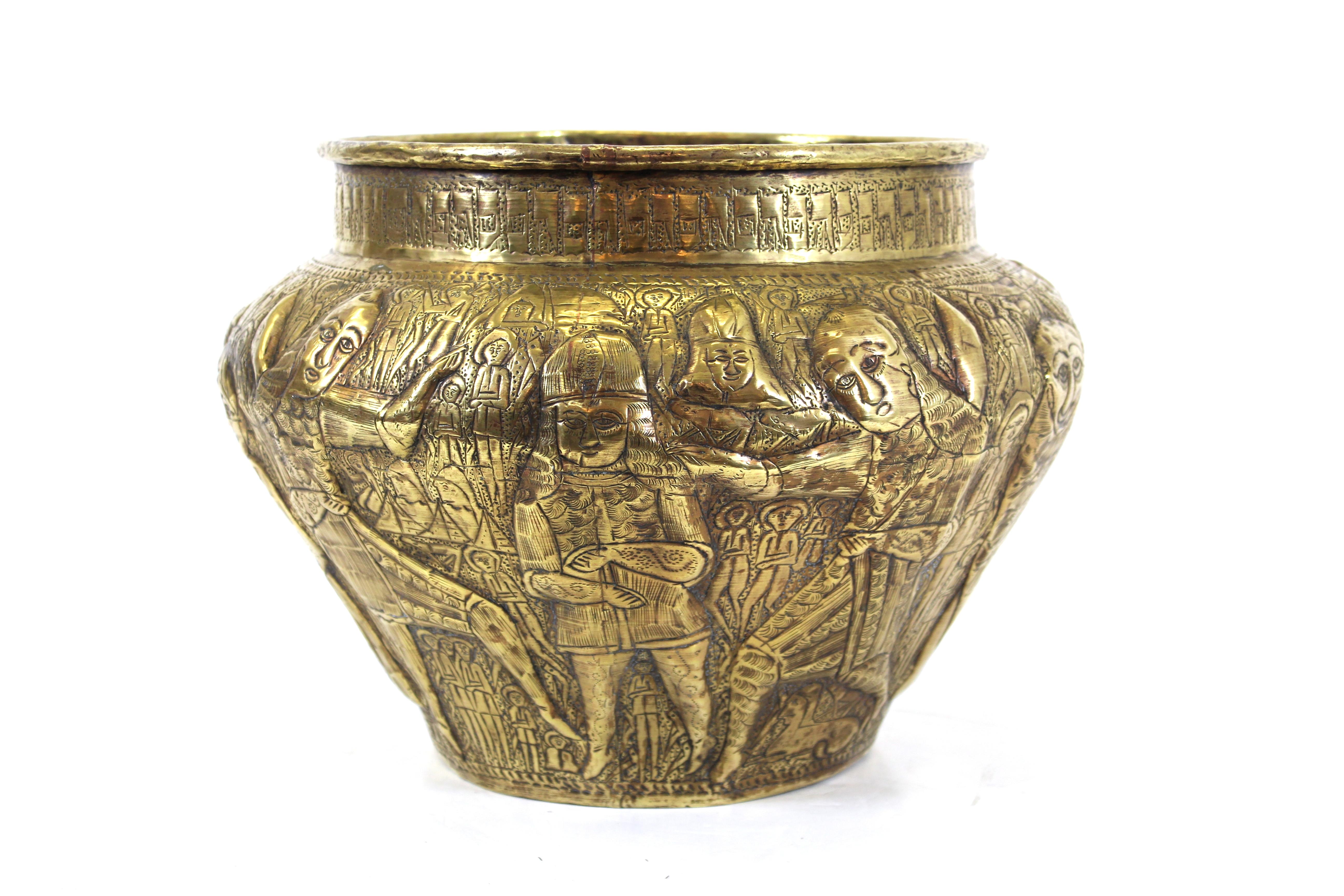 Large Egyptian Revival Grand Tour style planter in hand hammered brass with Egyptian motif, including Sphinx, Pyramids and eagles and intricate joint work to the base. Made during the 1890s in Egypt. In very good antique condition.
