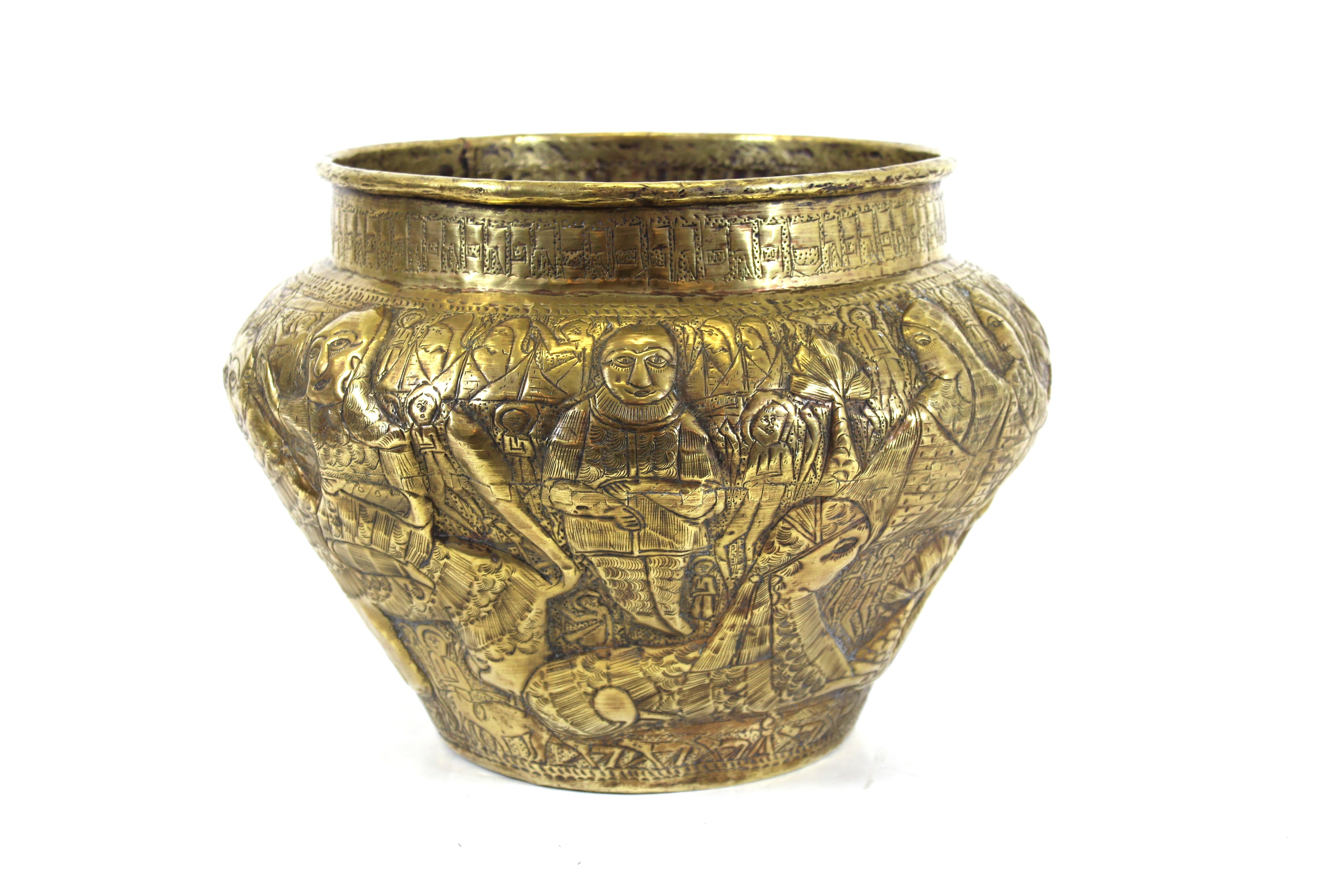 Egyptian Revival Grand Tour Planter in Hammered Brass In Good Condition In Astoria, NY