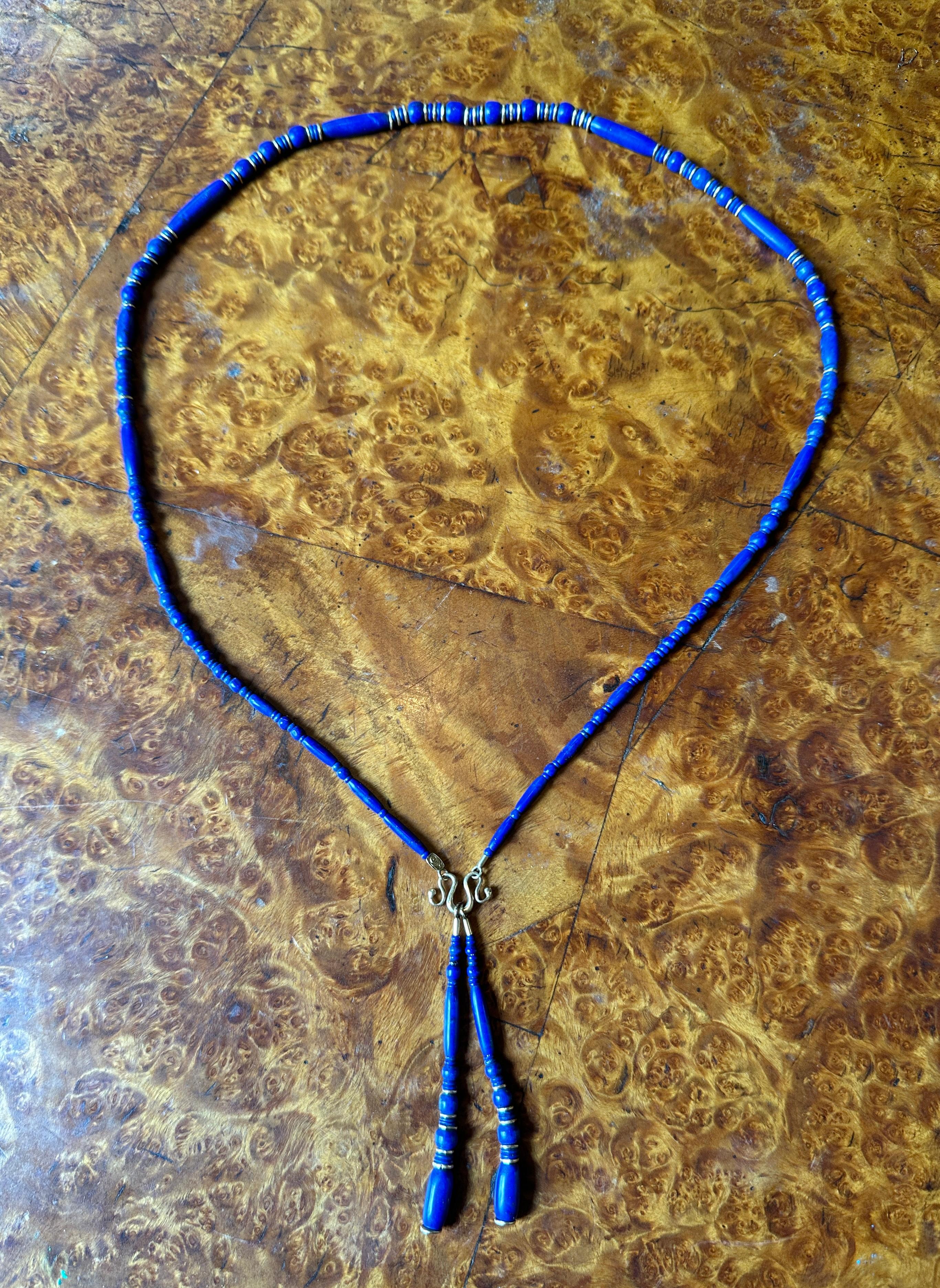 Collana egiziana Revival in Lapislazzuli 14 carati Lariat da 24 pollici Antica in vendita 3