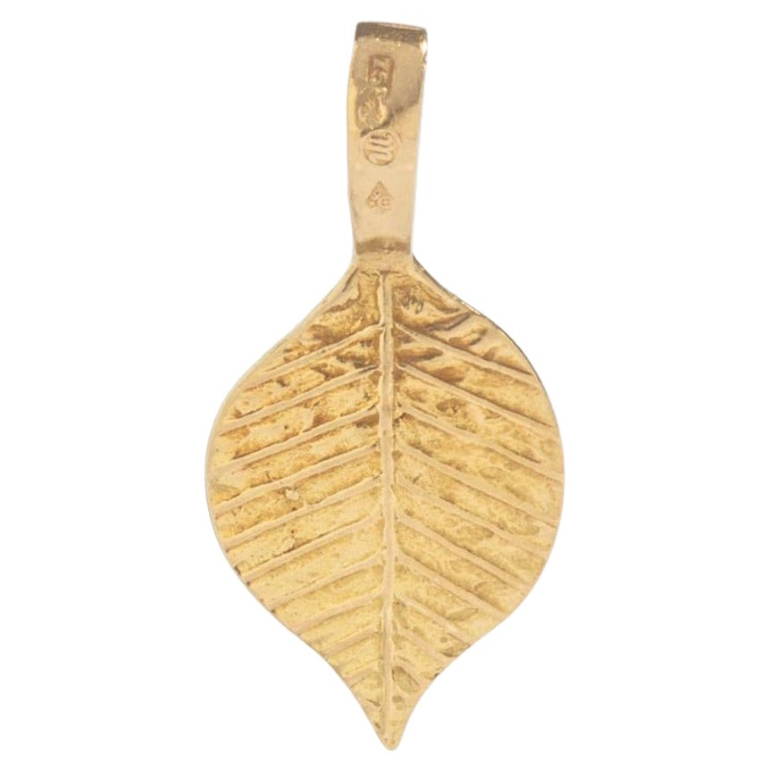 Pendentif en or jaune 18 carats avec feuille de Revive égyptienne en vente