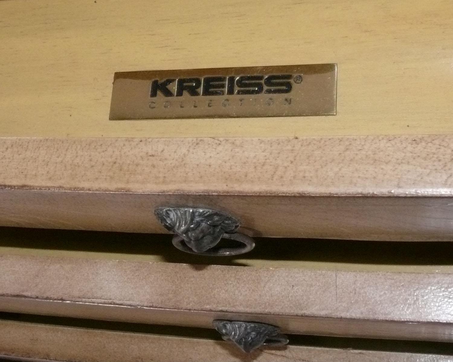 Cassettiera egiziana revival rivestita in pelle o Semainier di Kreiss in vendita 1