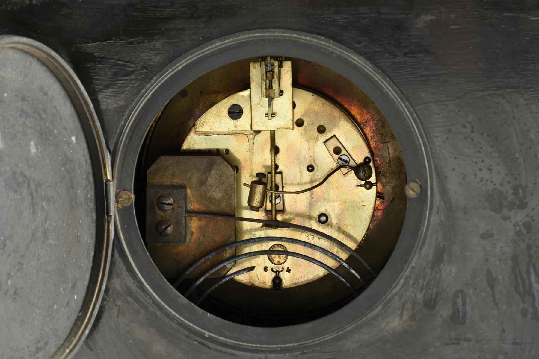 Reloj de manto de renacimiento egipcio vendido por Tiffany & Company en venta 4