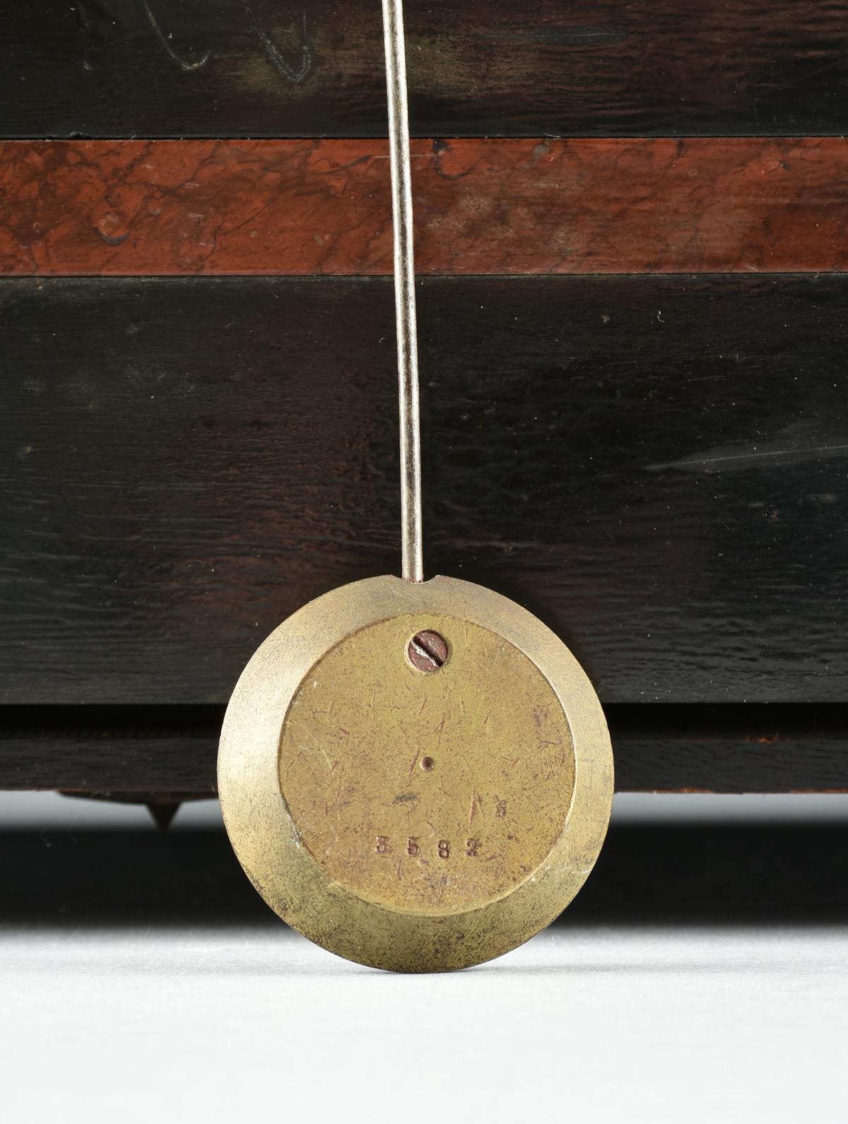 Reloj de manto de renacimiento egipcio vendido por Tiffany & Company en venta 5