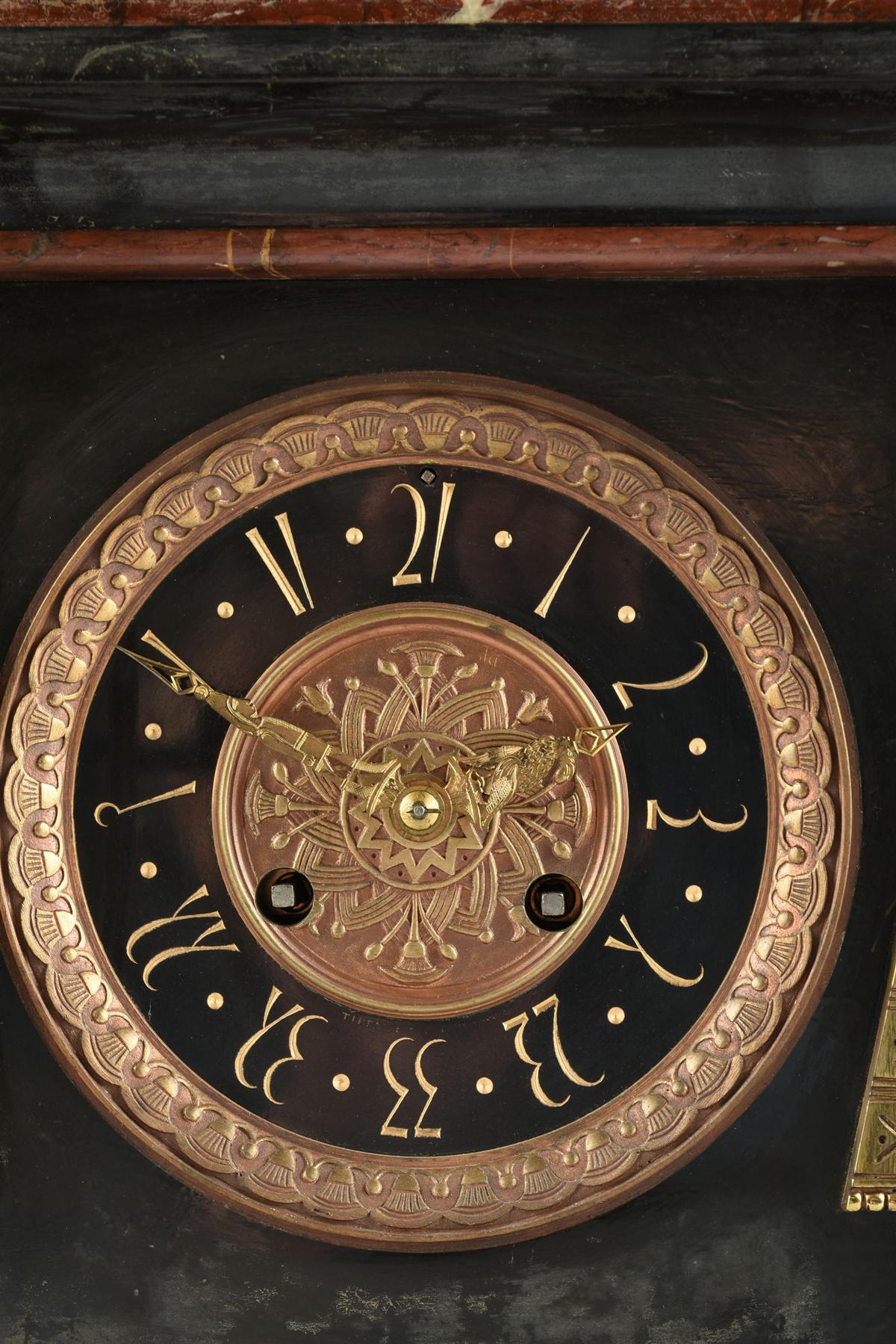 Reloj de manto de renacimiento egipcio vendido por Tiffany & Company Renacimiento egipcio en venta