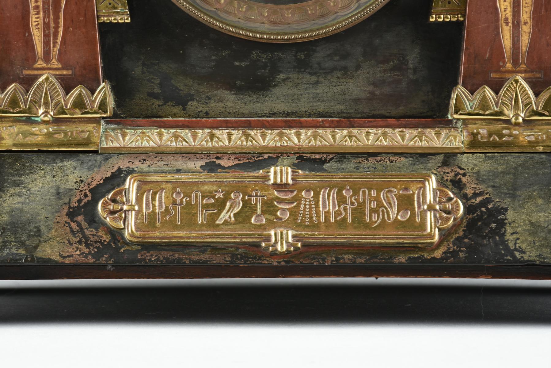 Reloj de manto de renacimiento egipcio vendido por Tiffany & Company Bronce en venta
