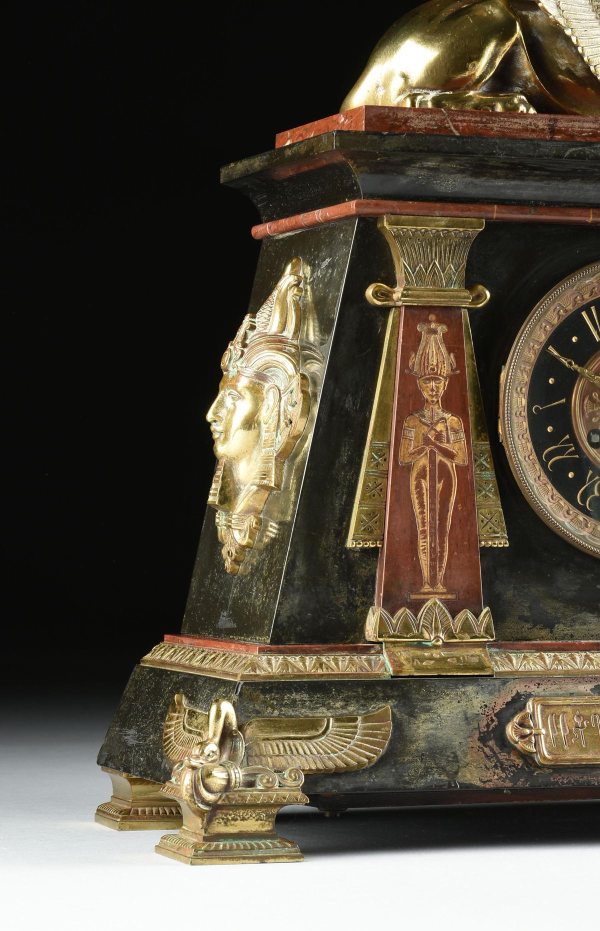 Reloj de manto de renacimiento egipcio vendido por Tiffany & Company en venta 1