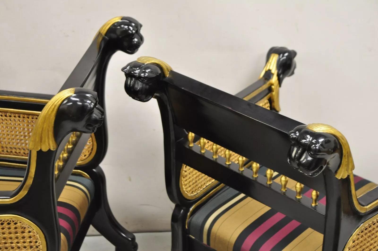 Revive égyptien Régence noir ébonisé doré Chaises à trône à tête de lion - Paire en vente 5