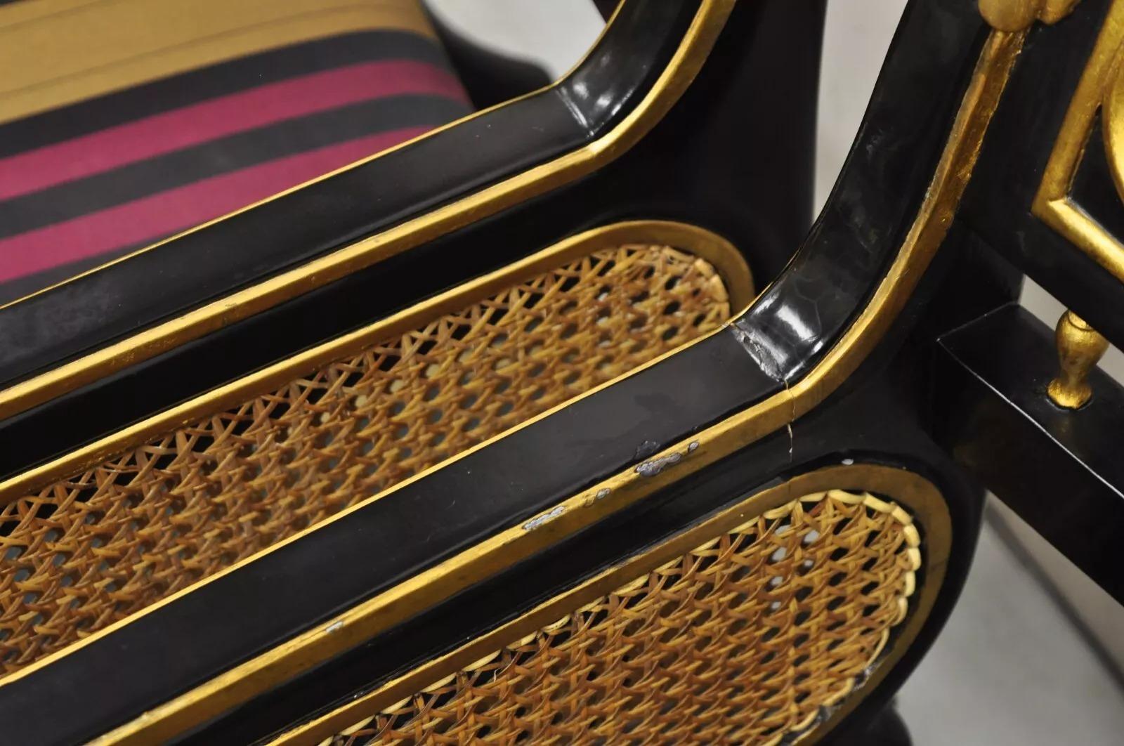 Revive égyptien Régence noir ébonisé doré Chaises à trône à tête de lion - Paire en vente 1