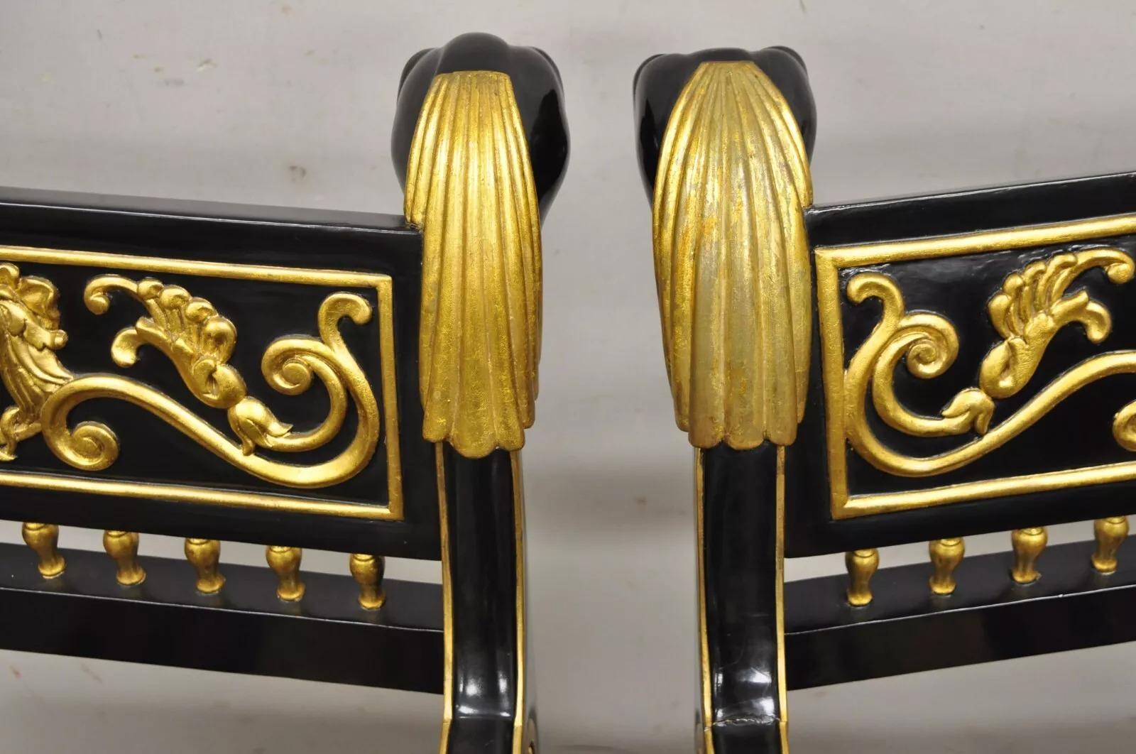 Revive égyptien Régence noir ébonisé doré Chaises à trône à tête de lion - Paire en vente 2