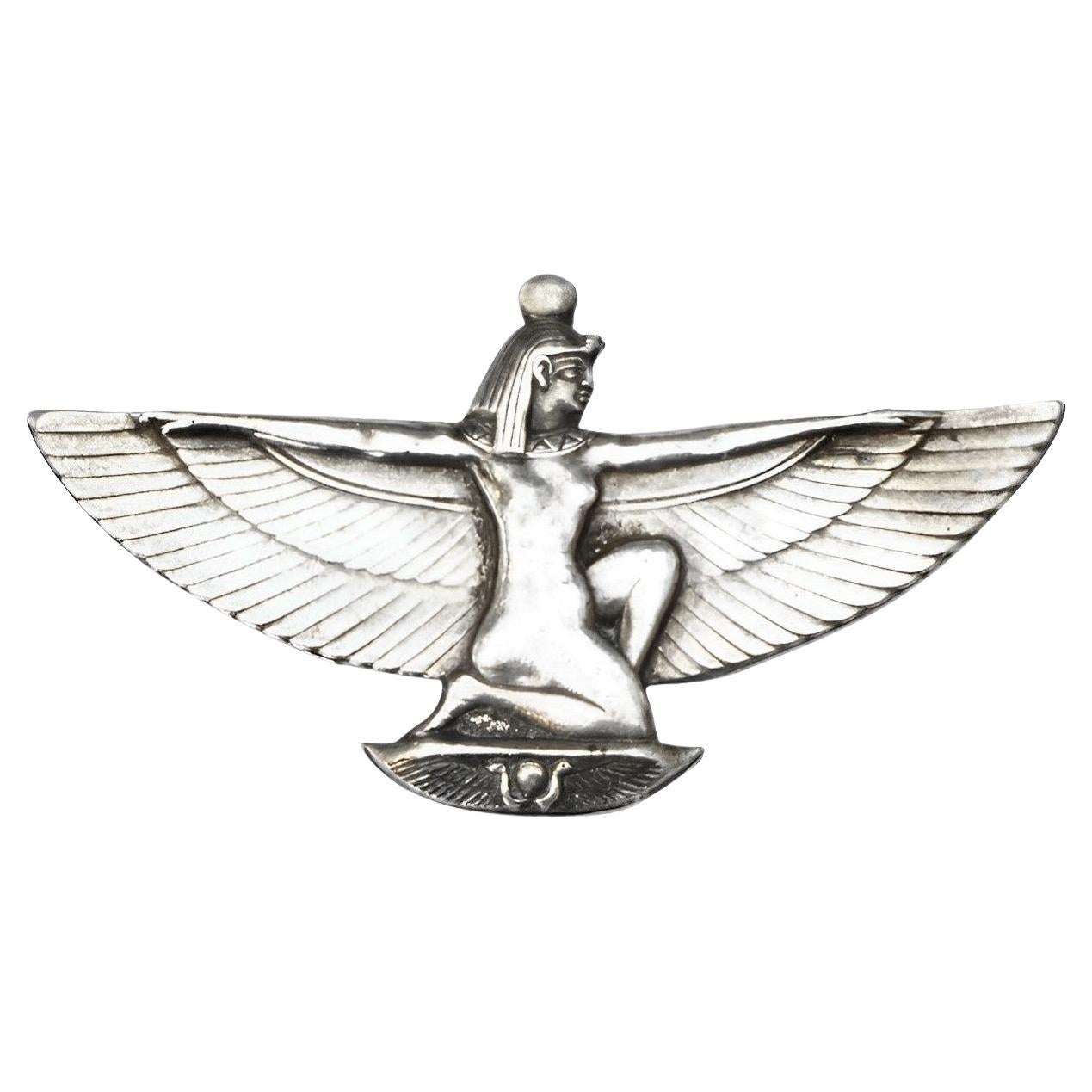 Silber Isis Göttin Brosche im ägyptischen Revival-Stil im Angebot