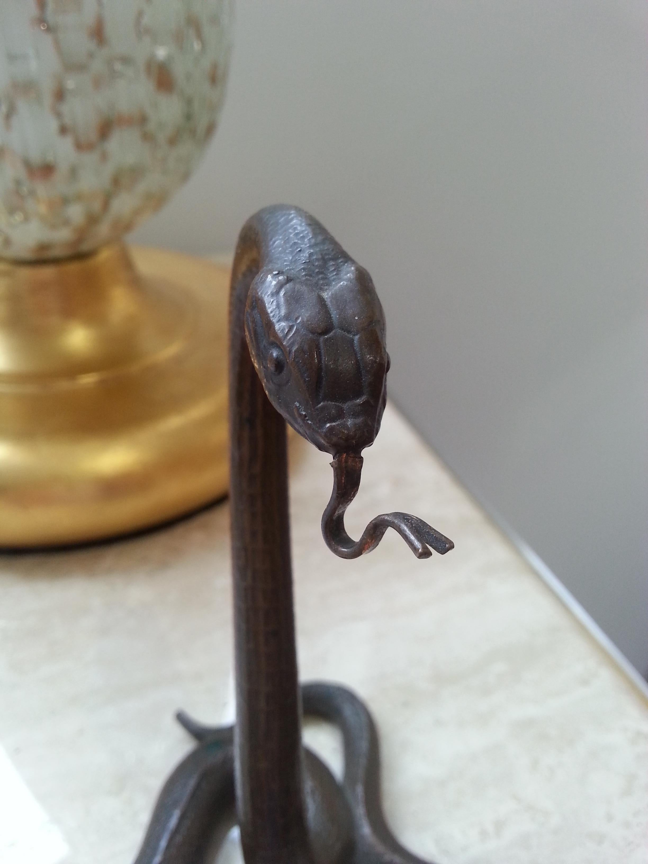 Soporte para reloj de bolsillo con forma de serpiente de renacimiento egipcio Vaciado