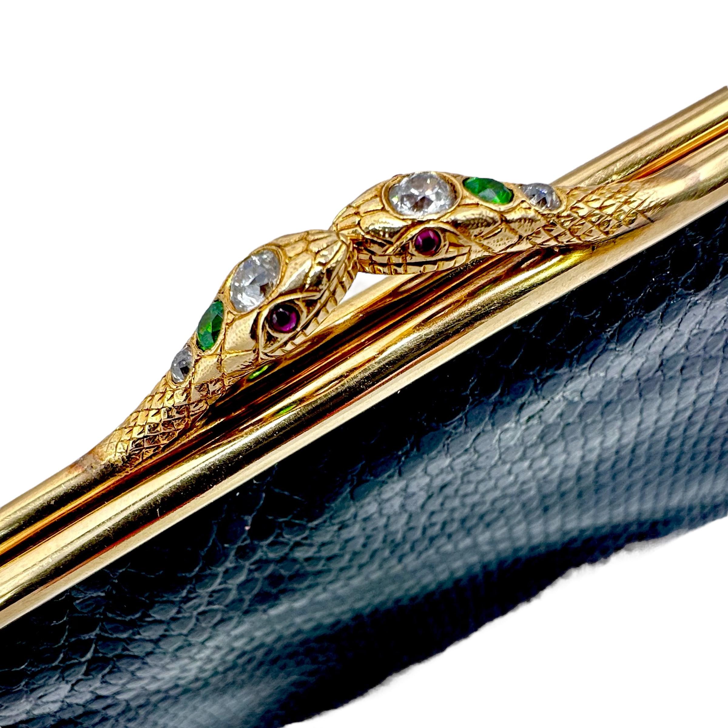 Ägyptische Revival Schlangenhaut Münze Geldbeutel w/14K Gold Jeweled Dual Schlange Kopf Schließung im Angebot 2