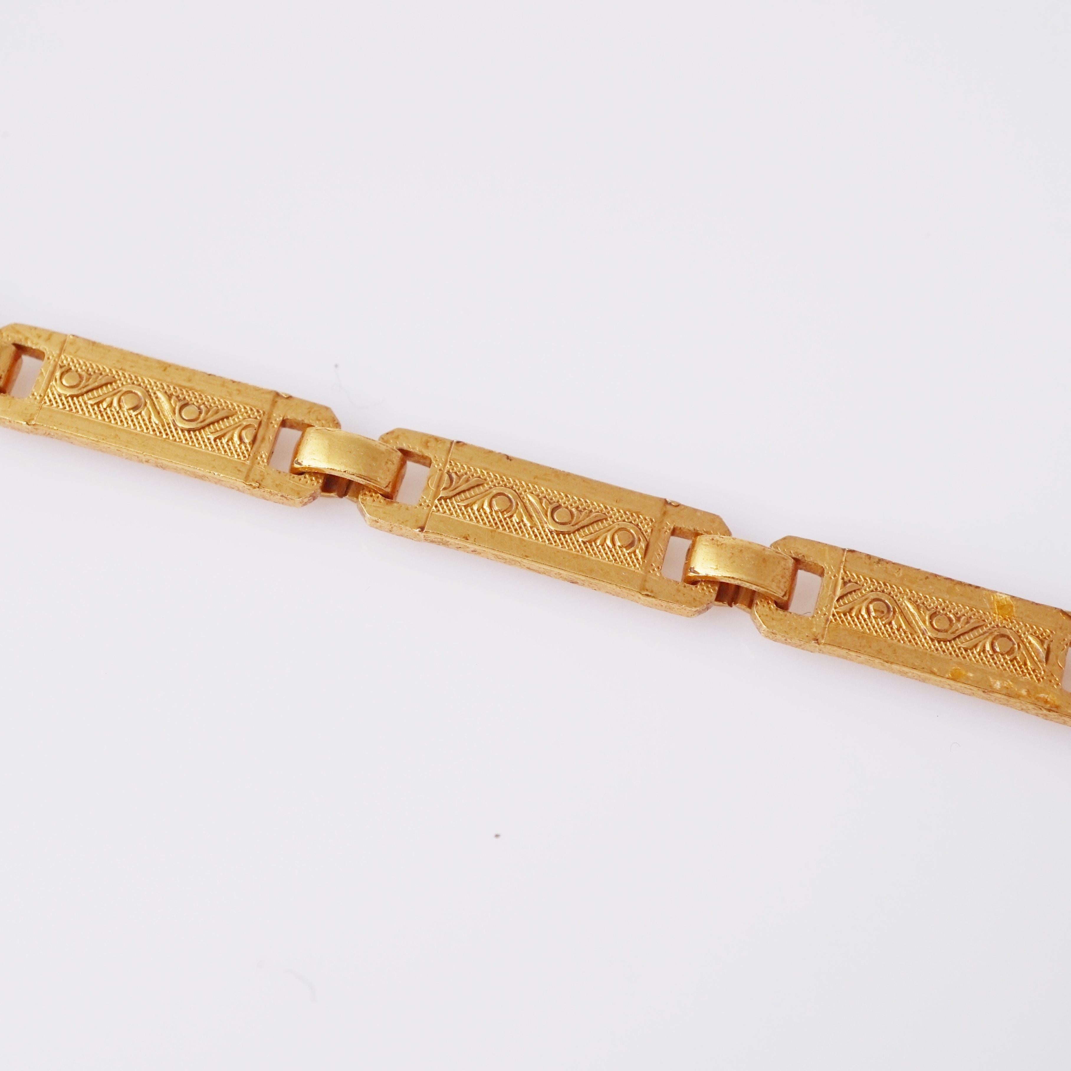 Collana con dichiarazione Egyptian Revival di Estée Lauder, anni '90 in vendita 1