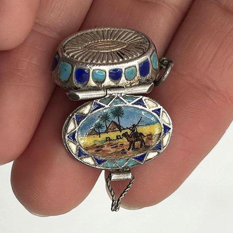 Egyptian Revival Sterling Silver Painted Enamel Locket w/ Gilded Gold Nude Mummy For Sale 5
