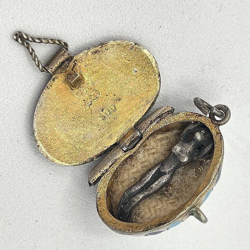 Egyptian Revival Sterling Silver Painted Enamel Locket w/ Gilded Gold Nude Mummy For Sale 3