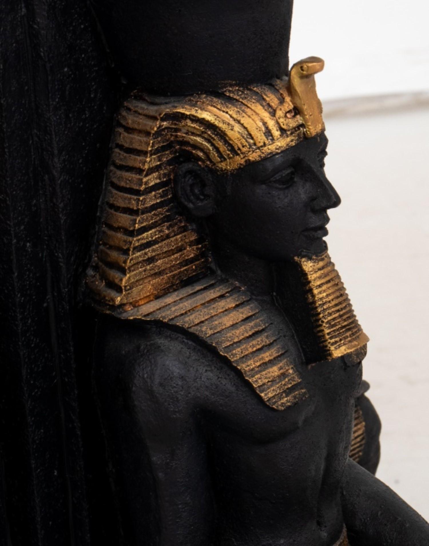 Beistelltisch im ägyptischen Revival-Stil, 20. Jahrhundert (Europäisch) im Angebot