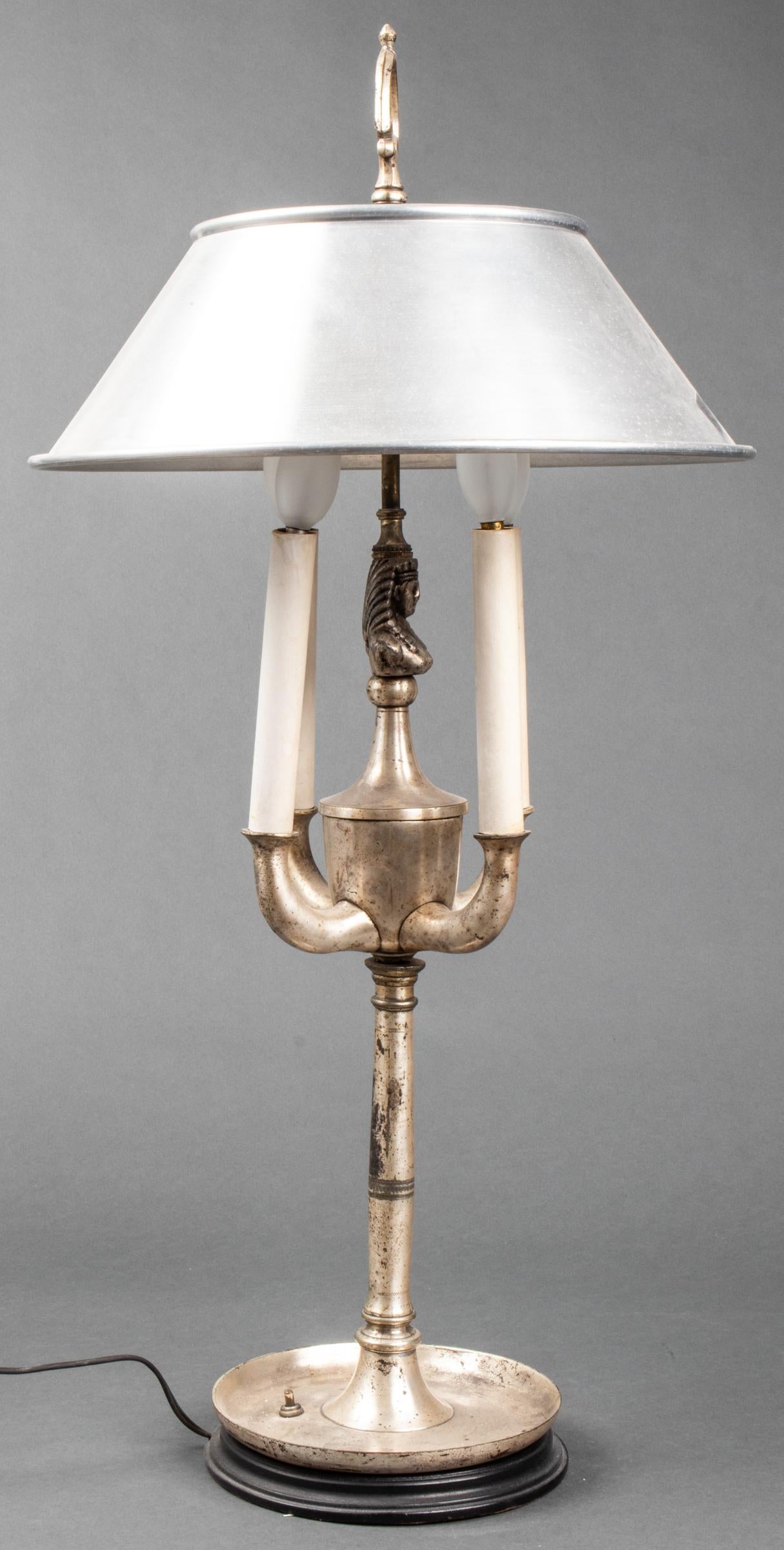 20ième siècle Lampe de table de style néo-égyptien en vente