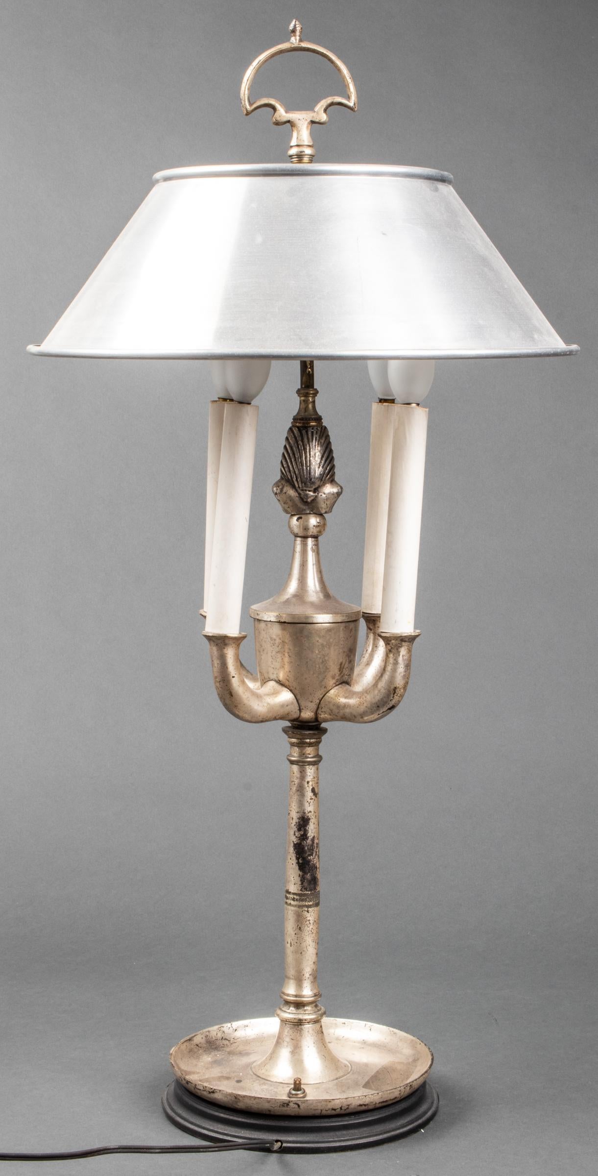 Métal Lampe de table de style néo-égyptien en vente
