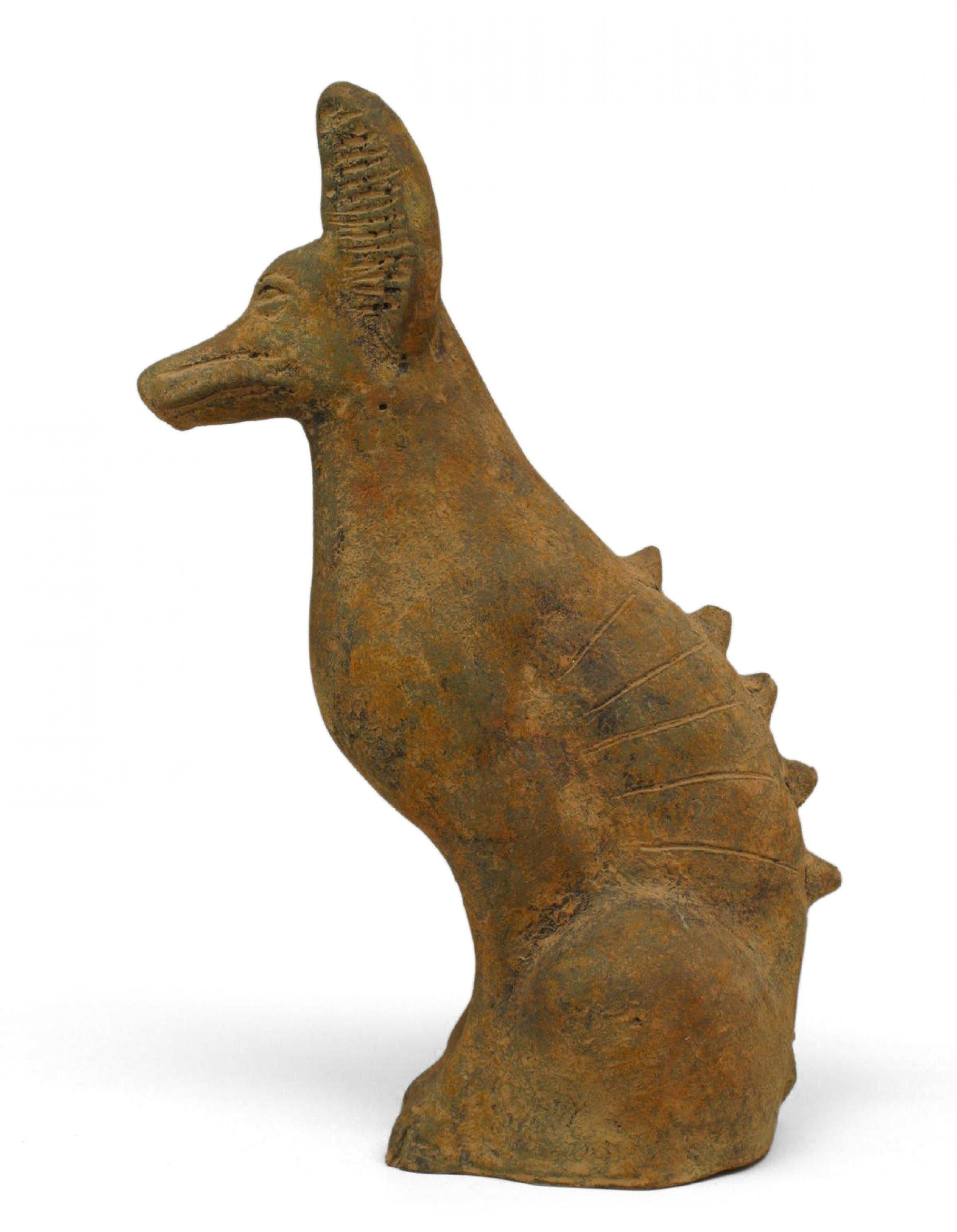 Perro de terracota de renacimiento egipcio Renacimiento egipcio en venta