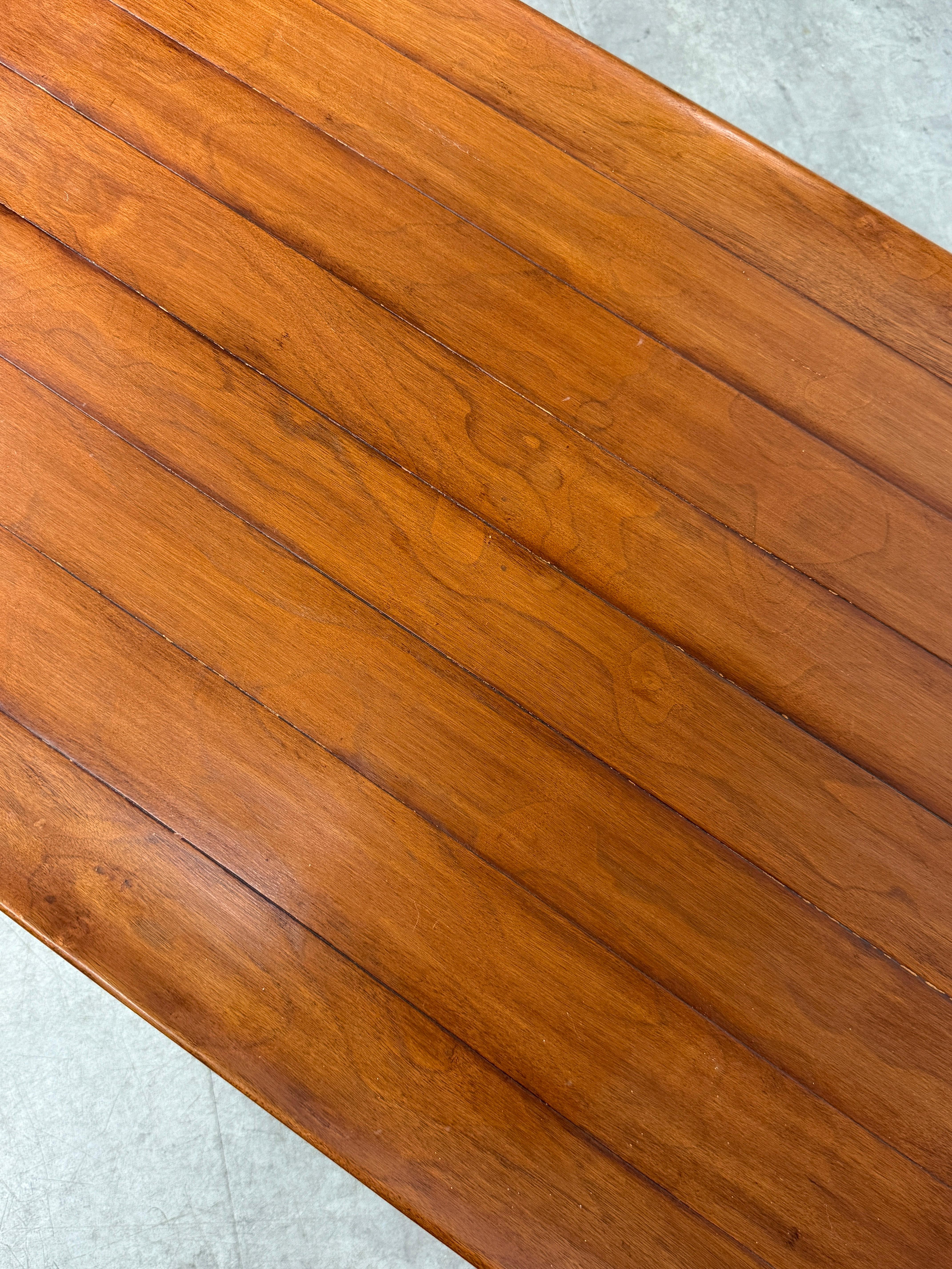 Table basse Thebes de style néo-égyptien en noyer d'après Liberty & Co. 21e siècle en vente 4