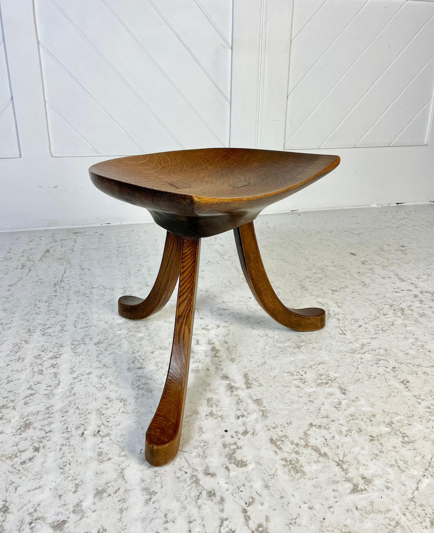 Tabouret Thebes de style néo-égyptien par Liberty & Co en vente 1