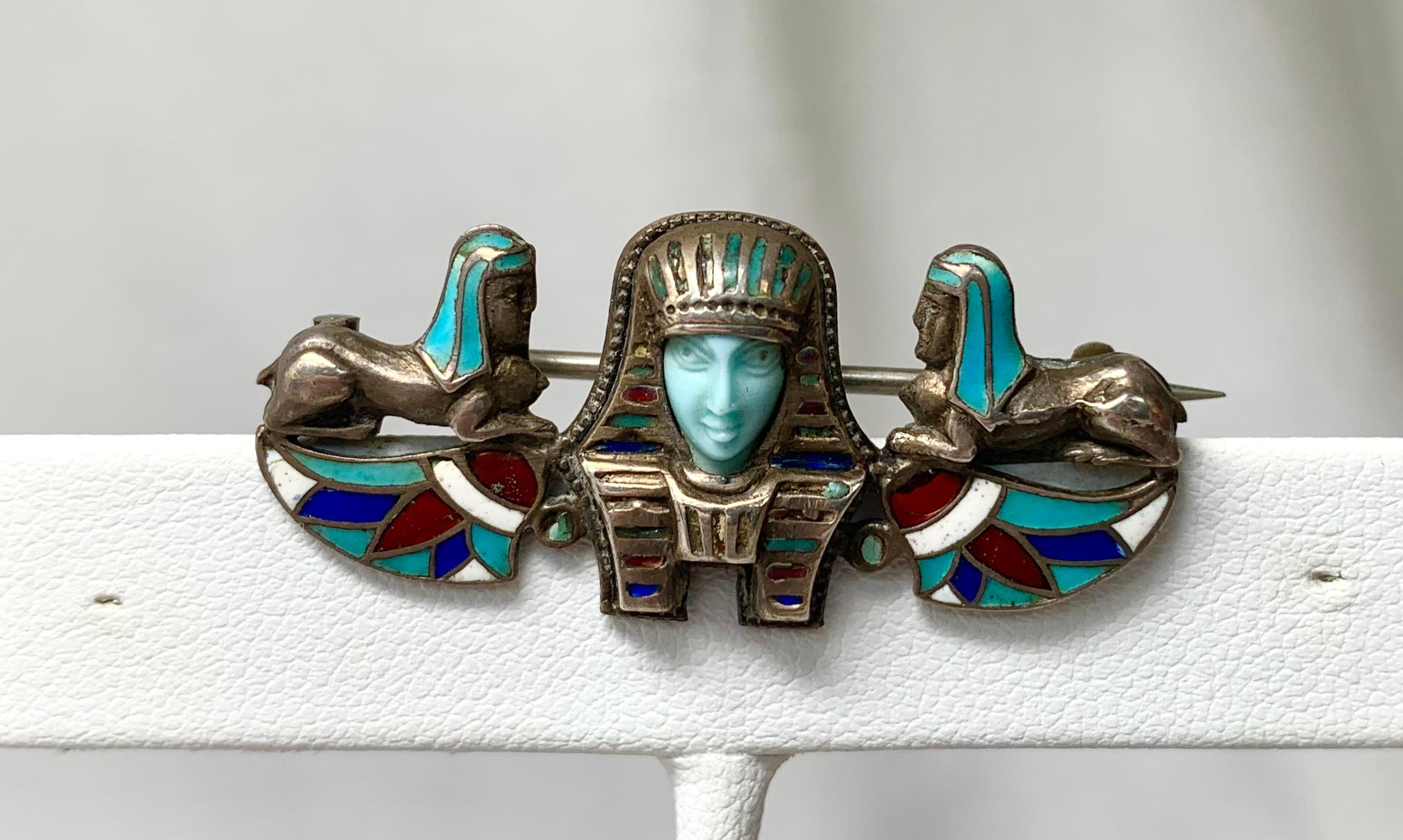 Taille portrait Broche en argent Art déco néo-égyptien turquoise Pharoah Sphynx émaillé en vente