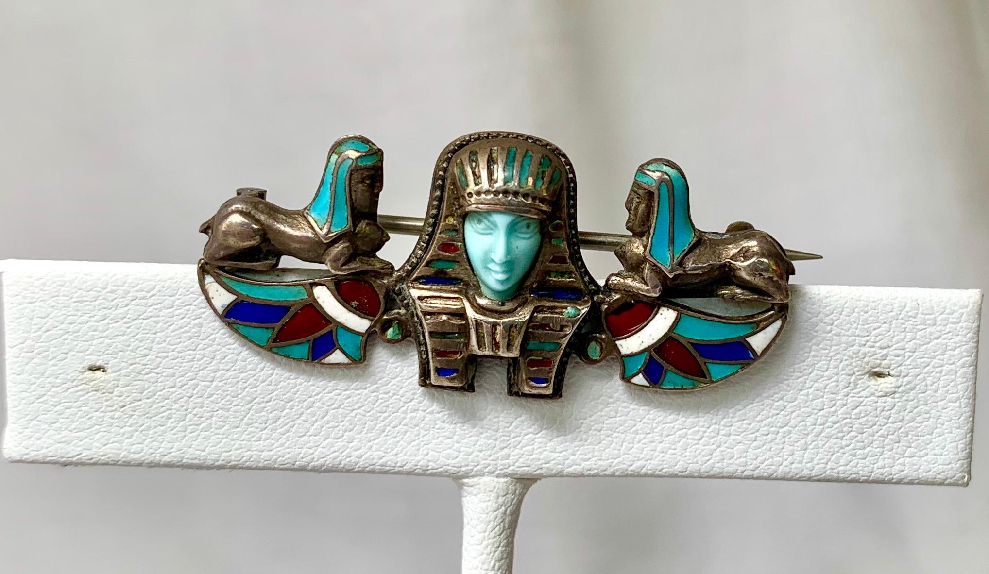 Broche en argent Art déco néo-égyptien turquoise Pharoah Sphynx émaillé Bon état - En vente à New York, NY